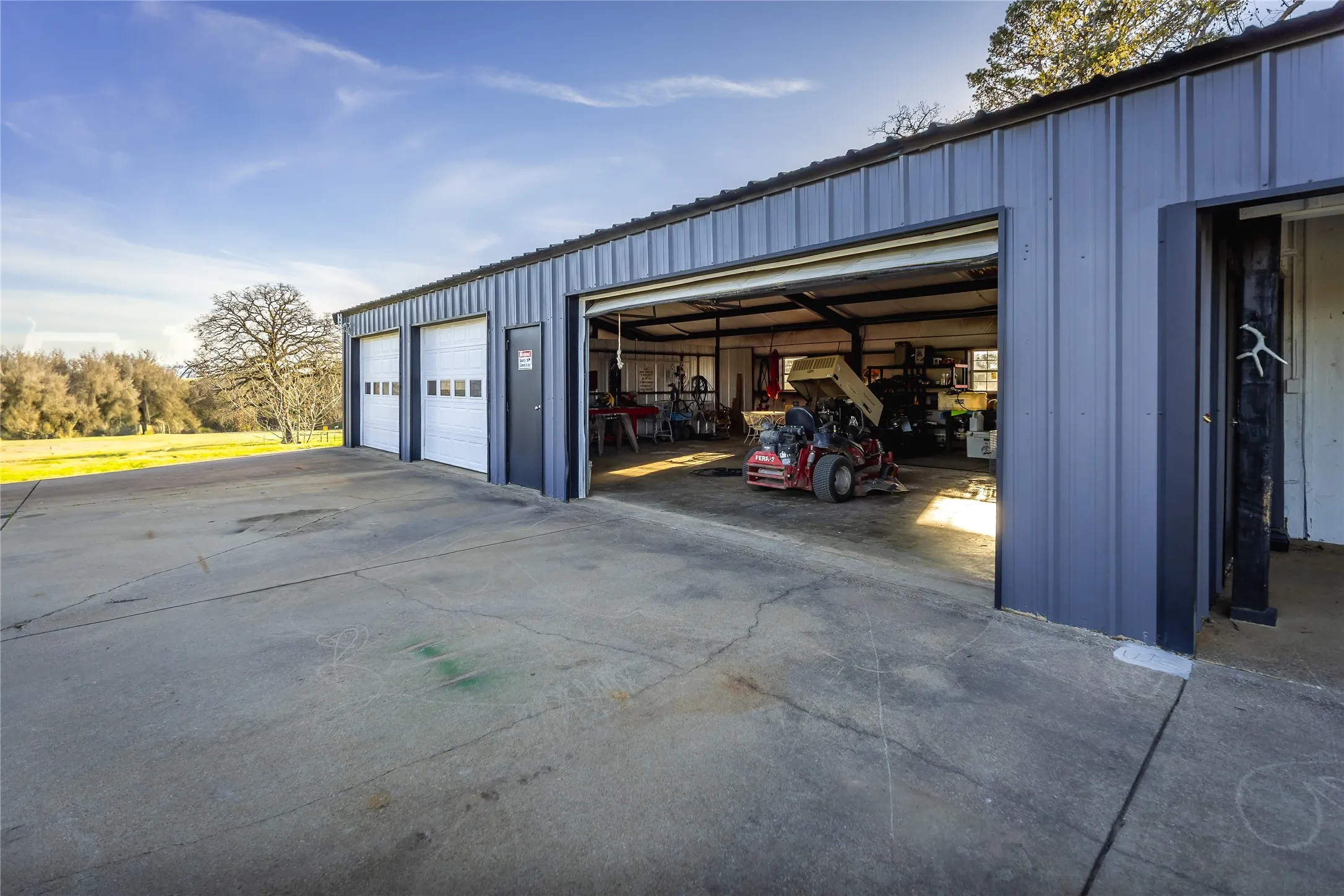 Farm For Sale in Gregg County , 338 Cherokee, Gladewater, Texas 75647, 2 Bedroom, 3 Bathroom, 2 Garage spaces, 3,000 Sqft, built in 1978, mls#21396644, Real Estate Agent in Gladewater, Homes For Sale in Gregg county, Homes For Sale in Gladewater, Realtor in Gladewater Texas, Real Estate Brokerage Independent Realty Texas, Luminita Cordes Realtor
