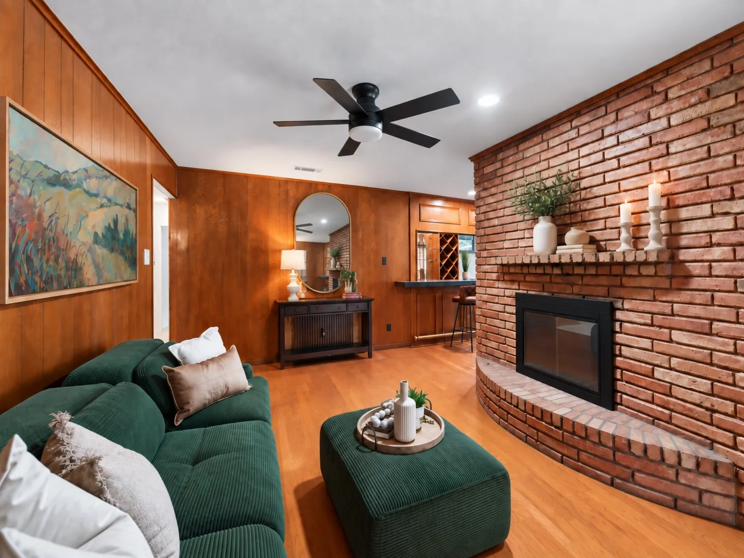 Single Family Residence For Sale in Tarrant County , 520 Circleview Drive N, Hurst, Texas 76054, 2 Bedroom, 2 Bathroom, 2 Garage spaces, 1,831 Sqft, built in 1963, mls#21390234, Real Estate Agent in Hurst, Homes For Sale in Tarrant county, Homes For Sale in Hurst, Realtor in Hurst Texas, Real Estate Brokerage Independent Realty Texas, Luminita Cordes Realtor