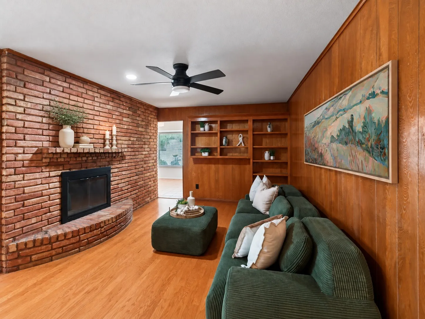 Single Family Residence For Sale in Tarrant County , 520 Circleview Drive N, Hurst, Texas 76054, 2 Bedroom, 2 Bathroom, 2 Garage spaces, 1,831 Sqft, built in 1963, mls#21390234, Real Estate Agent in Hurst, Homes For Sale in Tarrant county, Homes For Sale in Hurst, Realtor in Hurst Texas, Real Estate Brokerage Independent Realty Texas, Luminita Cordes Realtor