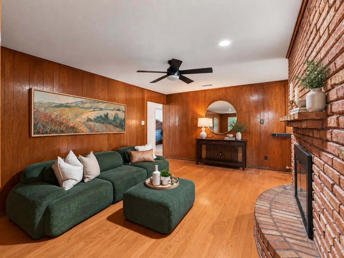 Single Family Residence For Sale in Tarrant County , 520 Circleview Drive N, Hurst, Texas 76054, 2 Bedroom, 2 Bathroom, 2 Garage spaces, 1,831 Sqft, built in 1963, mls#21390234, Real Estate Agent in Hurst, Homes For Sale in Tarrant county, Homes For Sale in Hurst, Realtor in Hurst Texas, Real Estate Brokerage Independent Realty Texas, Luminita Cordes Realtor