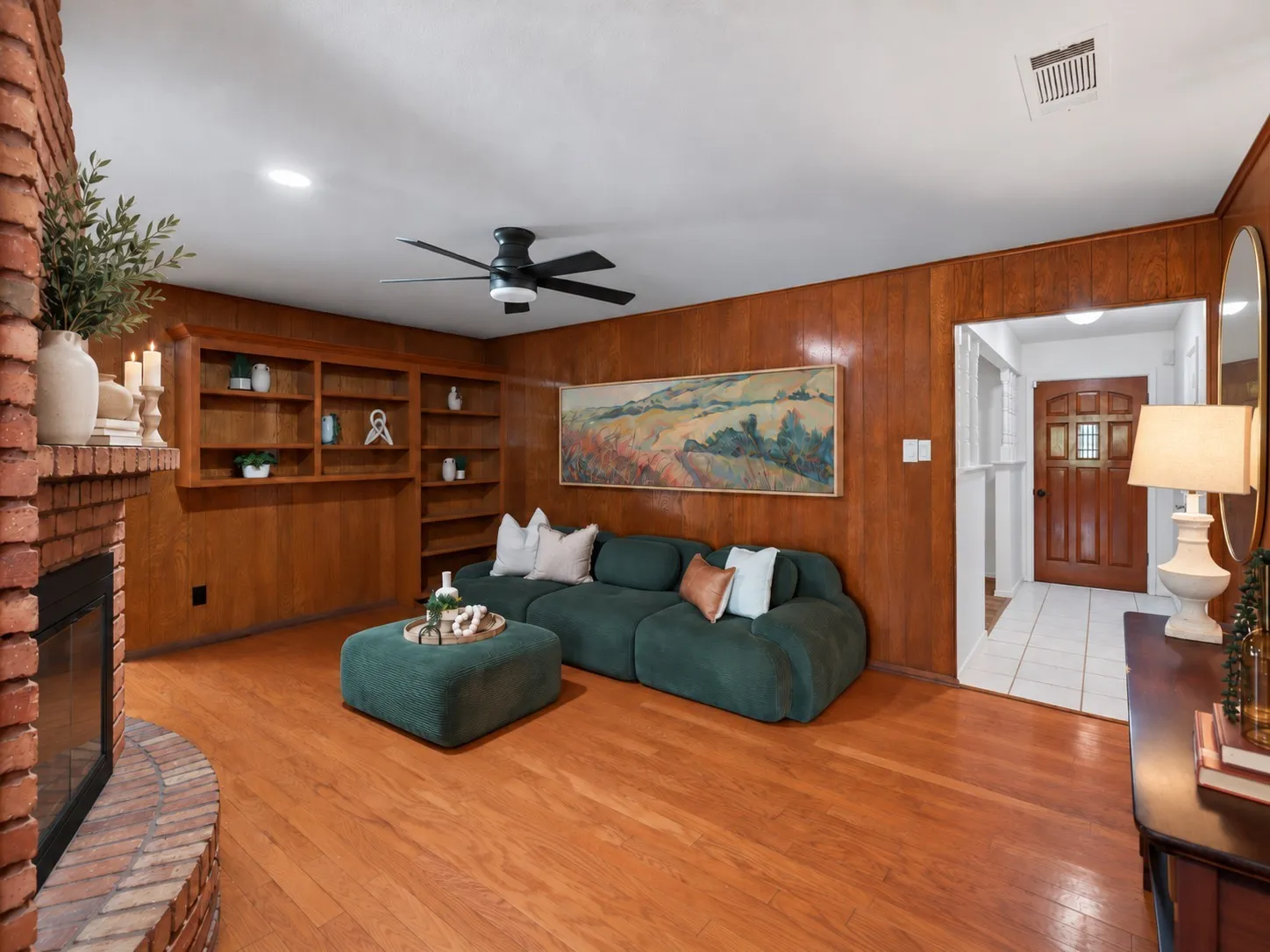 Single Family Residence For Sale in Tarrant County , 520 Circleview Drive N, Hurst, Texas 76054, 2 Bedroom, 2 Bathroom, 2 Garage spaces, 1,831 Sqft, built in 1963, mls#21390234, Real Estate Agent in Hurst, Homes For Sale in Tarrant county, Homes For Sale in Hurst, Realtor in Hurst Texas, Real Estate Brokerage Independent Realty Texas, Luminita Cordes Realtor
