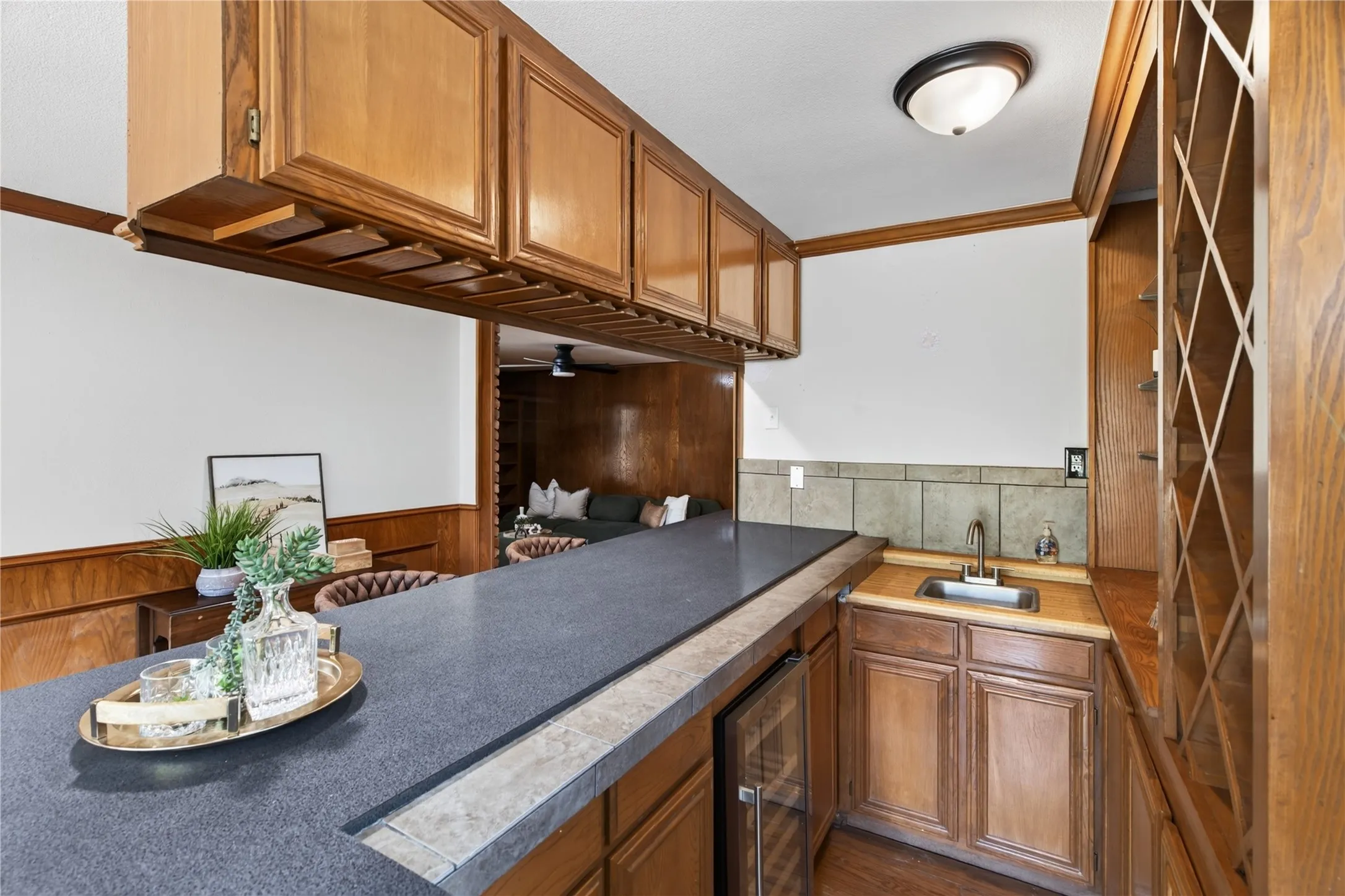 Single Family Residence For Sale in Tarrant County , 520 Circleview Drive N, Hurst, Texas 76054, 2 Bedroom, 2 Bathroom, 2 Garage spaces, 1,831 Sqft, built in 1963, mls#21390234, Real Estate Agent in Hurst, Homes For Sale in Tarrant county, Homes For Sale in Hurst, Realtor in Hurst Texas, Real Estate Brokerage Independent Realty Texas, Luminita Cordes Realtor