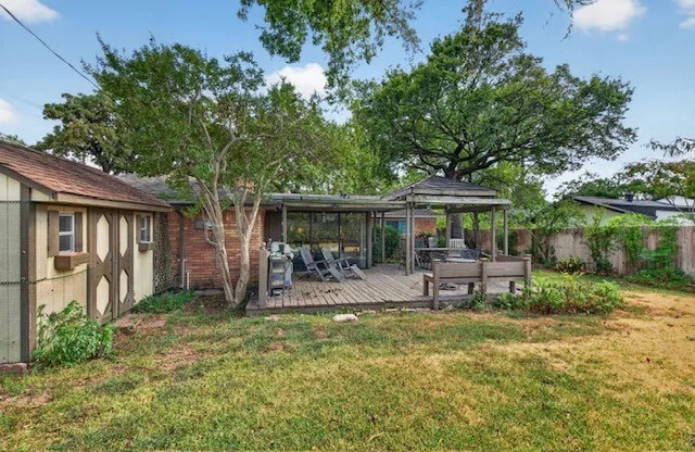 Single Family Residence For Sale in Tarrant County , 520 Circleview Drive N, Hurst, Texas 76054, 2 Bedroom, 2 Bathroom, 2 Garage spaces, 1,831 Sqft, built in 1963, mls#21390234, Real Estate Agent in Hurst, Homes For Sale in Tarrant county, Homes For Sale in Hurst, Realtor in Hurst Texas, Real Estate Brokerage Independent Realty Texas, Luminita Cordes Realtor