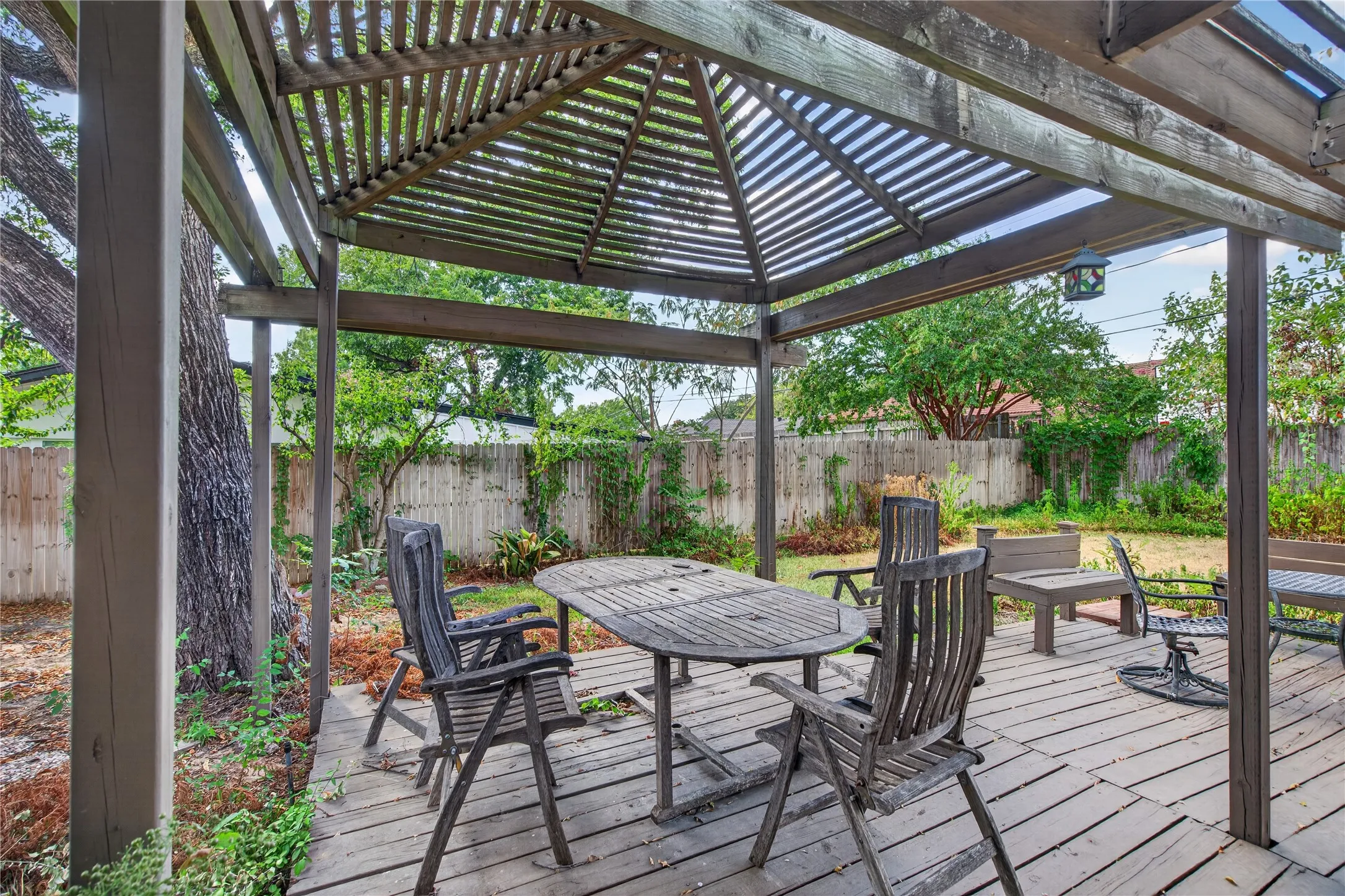 Single Family Residence For Sale in Tarrant County , 520 Circleview Drive N, Hurst, Texas 76054, 2 Bedroom, 2 Bathroom, 2 Garage spaces, 1,831 Sqft, built in 1963, mls#21390234, Real Estate Agent in Hurst, Homes For Sale in Tarrant county, Homes For Sale in Hurst, Realtor in Hurst Texas, Real Estate Brokerage Independent Realty Texas, Luminita Cordes Realtor
