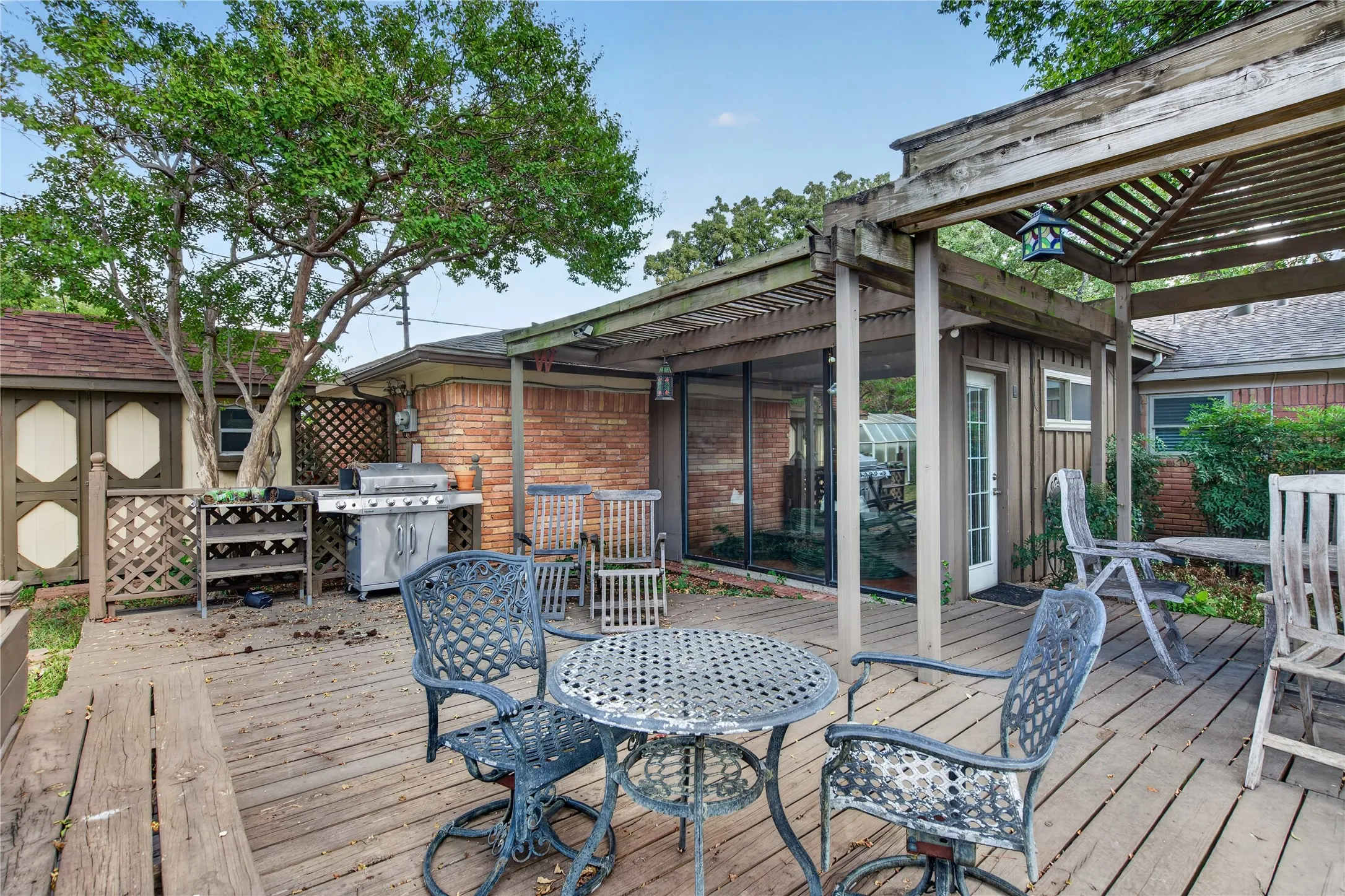 Single Family Residence For Sale in Tarrant County , 520 Circleview Drive N, Hurst, Texas 76054, 2 Bedroom, 2 Bathroom, 2 Garage spaces, 1,831 Sqft, built in 1963, mls#21390234, Real Estate Agent in Hurst, Homes For Sale in Tarrant county, Homes For Sale in Hurst, Realtor in Hurst Texas, Real Estate Brokerage Independent Realty Texas, Luminita Cordes Realtor