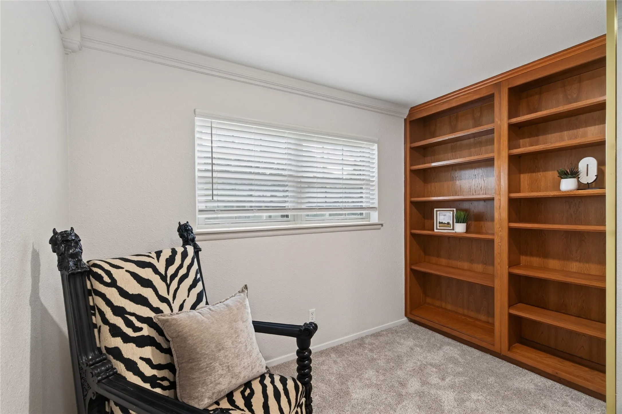 Single Family Residence For Sale in Tarrant County , 520 Circleview Drive N, Hurst, Texas 76054, 2 Bedroom, 2 Bathroom, 2 Garage spaces, 1,831 Sqft, built in 1963, mls#21390234, Real Estate Agent in Hurst, Homes For Sale in Tarrant county, Homes For Sale in Hurst, Realtor in Hurst Texas, Real Estate Brokerage Independent Realty Texas, Luminita Cordes Realtor
