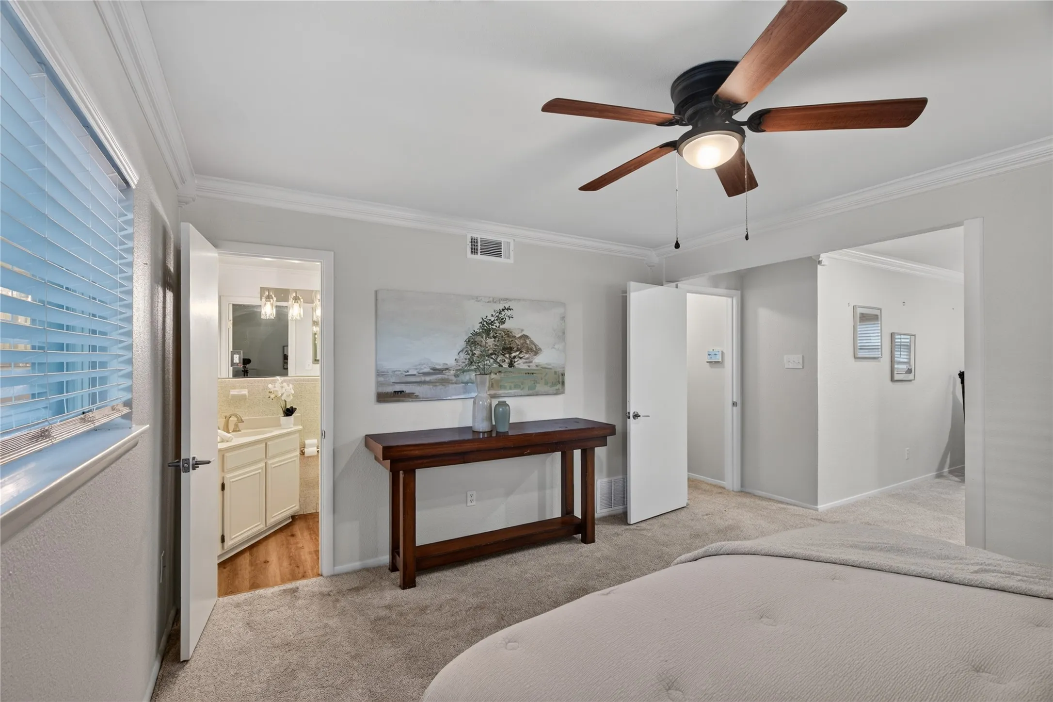 Single Family Residence For Sale in Tarrant County , 520 Circleview Drive N, Hurst, Texas 76054, 2 Bedroom, 2 Bathroom, 2 Garage spaces, 1,831 Sqft, built in 1963, mls#21390234, Real Estate Agent in Hurst, Homes For Sale in Tarrant county, Homes For Sale in Hurst, Realtor in Hurst Texas, Real Estate Brokerage Independent Realty Texas, Luminita Cordes Realtor
