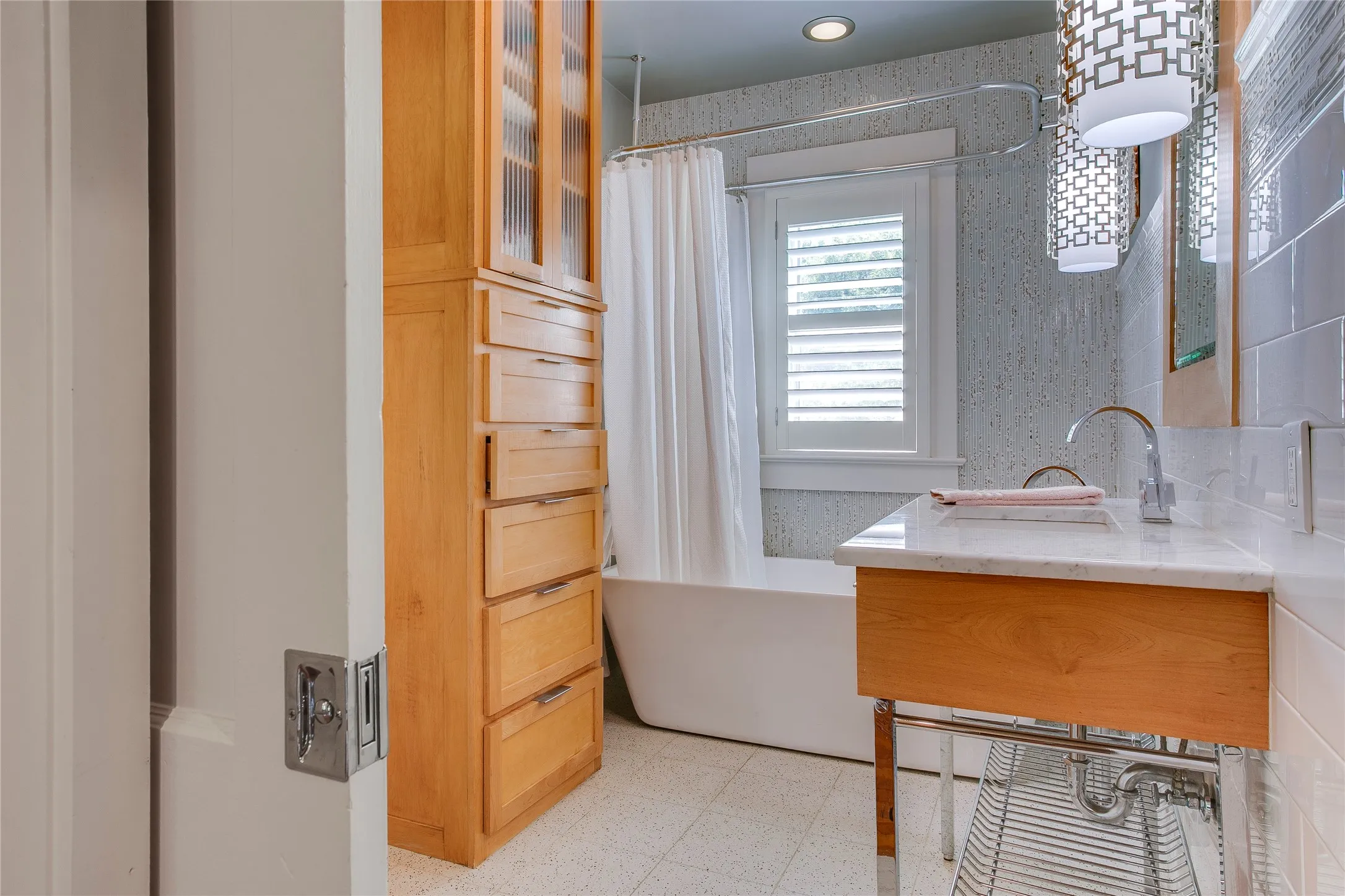 Upstairs hall bathroom