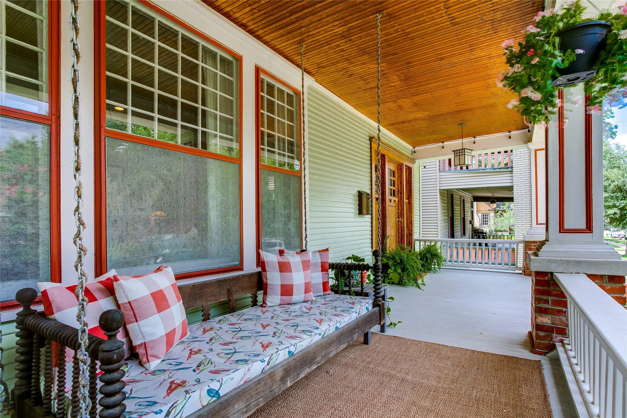 Full front porch