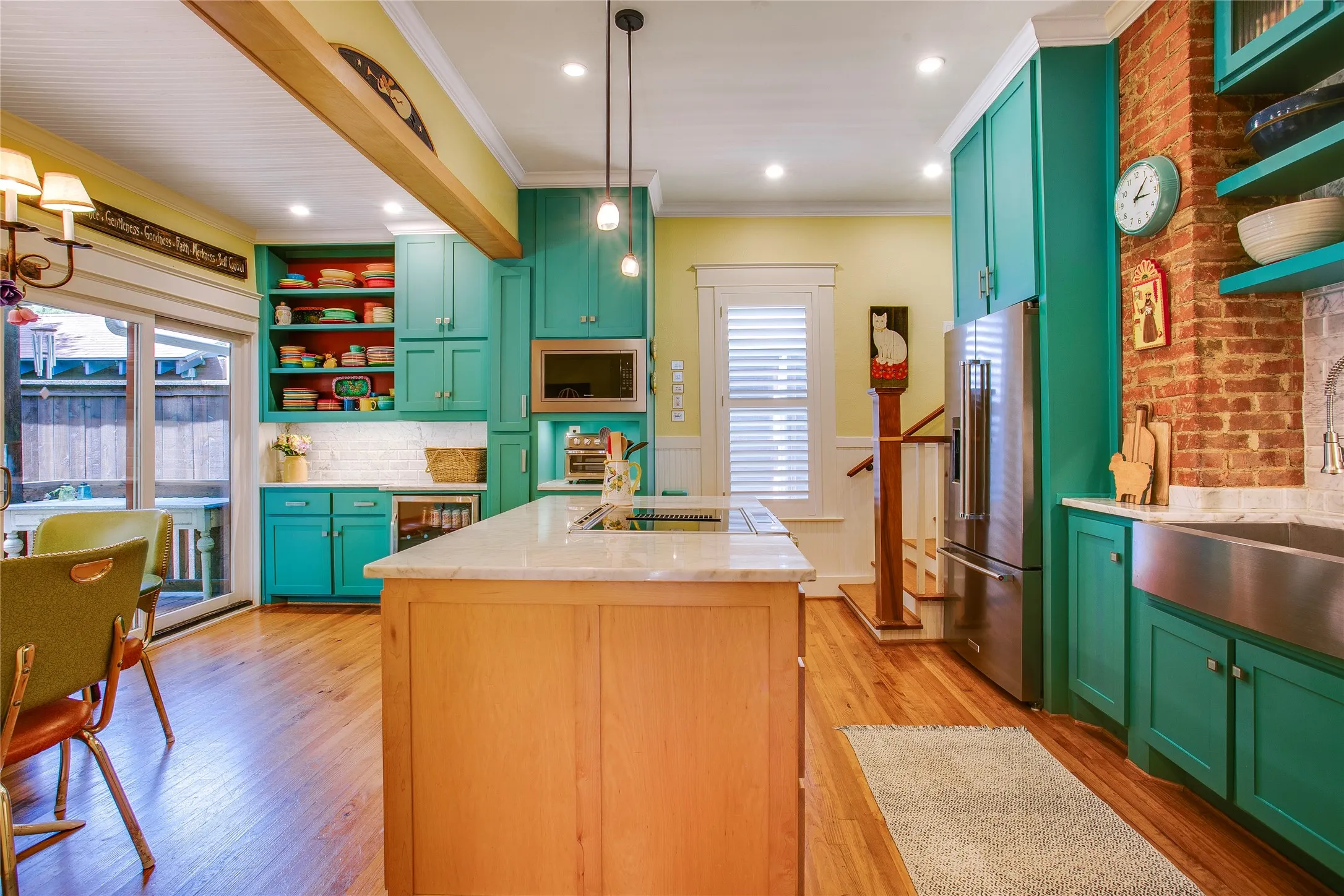Single Family Residence For Sale in Dallas County , 105 S Winnetka Avenue, Dallas, Texas 75208, 3 Bedroom, 3 Bathroom, 2 Garage spaces, 2,503 Sqft, built in 1915, mls#21392762, Real Estate Agent in Dallas, Homes For Sale in Dallas county, Homes For Sale in Dallas, Realtor in Dallas Texas, Real Estate Brokerage Independent Realty Texas, Luminita Cordes Realtor