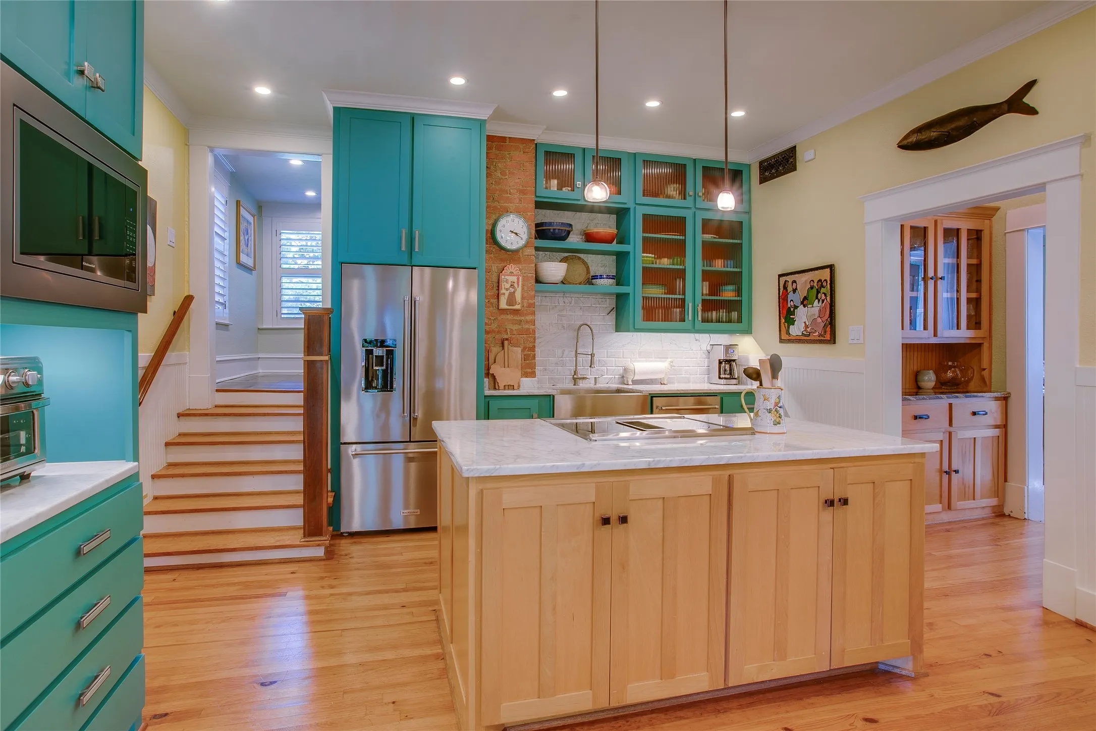 Single Family Residence For Sale in Dallas County , 105 S Winnetka Avenue, Dallas, Texas 75208, 3 Bedroom, 3 Bathroom, 2 Garage spaces, 2,503 Sqft, built in 1915, mls#21392762, Real Estate Agent in Dallas, Homes For Sale in Dallas county, Homes For Sale in Dallas, Realtor in Dallas Texas, Real Estate Brokerage Independent Realty Texas, Luminita Cordes Realtor
