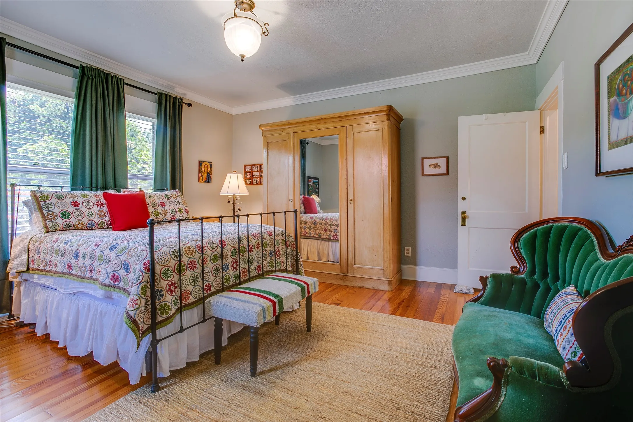 Single Family Residence For Sale in Dallas County , 105 S Winnetka Avenue, Dallas, Texas 75208, 3 Bedroom, 3 Bathroom, 2 Garage spaces, 2,503 Sqft, built in 1915, mls#21392762, Real Estate Agent in Dallas, Homes For Sale in Dallas county, Homes For Sale in Dallas, Realtor in Dallas Texas, Real Estate Brokerage Independent Realty Texas, Luminita Cordes Realtor