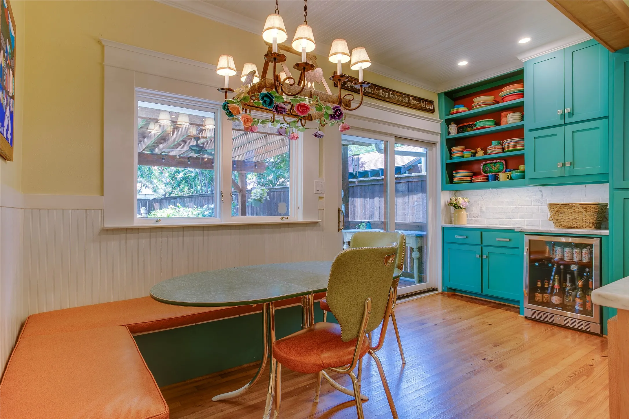 Single Family Residence For Sale in Dallas County , 105 S Winnetka Avenue, Dallas, Texas 75208, 3 Bedroom, 3 Bathroom, 2 Garage spaces, 2,503 Sqft, built in 1915, mls#21392762, Real Estate Agent in Dallas, Homes For Sale in Dallas county, Homes For Sale in Dallas, Realtor in Dallas Texas, Real Estate Brokerage Independent Realty Texas, Luminita Cordes Realtor