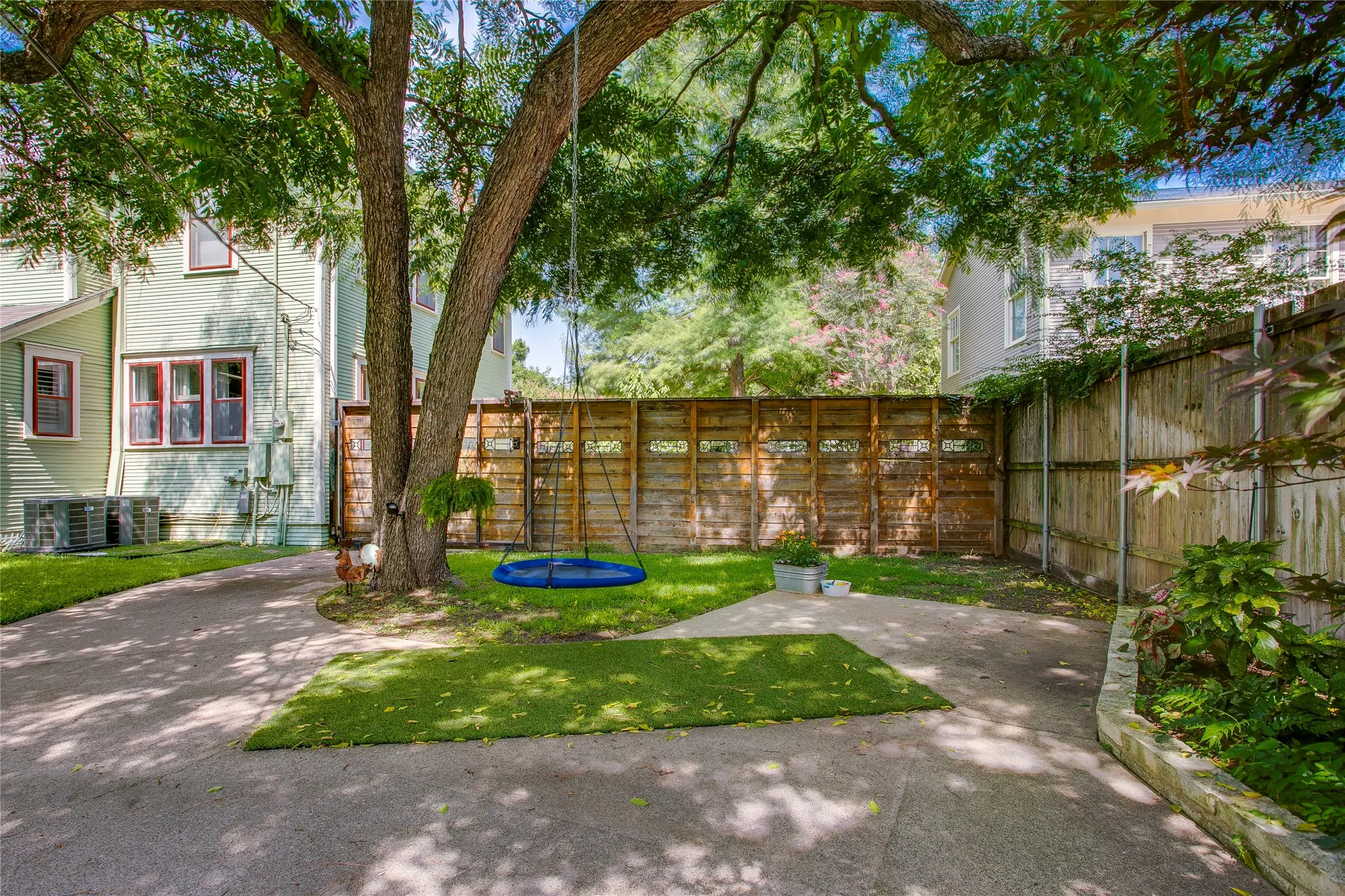 Single Family Residence For Sale in Dallas County , 105 S Winnetka Avenue, Dallas, Texas 75208, 3 Bedroom, 3 Bathroom, 2 Garage spaces, 2,503 Sqft, built in 1915, mls#21392762, Real Estate Agent in Dallas, Homes For Sale in Dallas county, Homes For Sale in Dallas, Realtor in Dallas Texas, Real Estate Brokerage Independent Realty Texas, Luminita Cordes Realtor