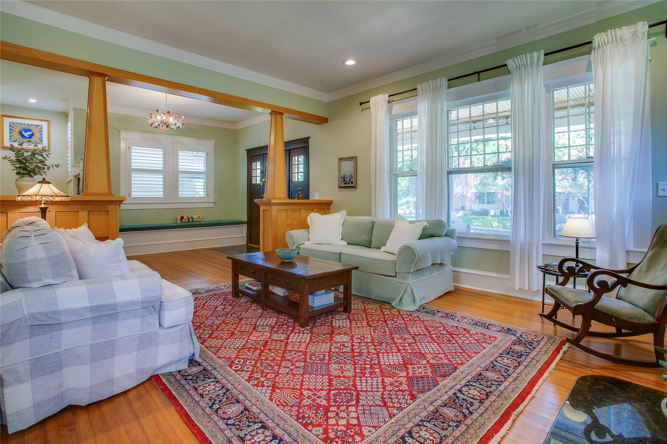 Single Family Residence For Sale in Dallas County , 105 S Winnetka Avenue, Dallas, Texas 75208, 3 Bedroom, 3 Bathroom, 2 Garage spaces, 2,503 Sqft, built in 1915, mls#21392762, Real Estate Agent in Dallas, Homes For Sale in Dallas county, Homes For Sale in Dallas, Realtor in Dallas Texas, Real Estate Brokerage Independent Realty Texas, Luminita Cordes Realtor