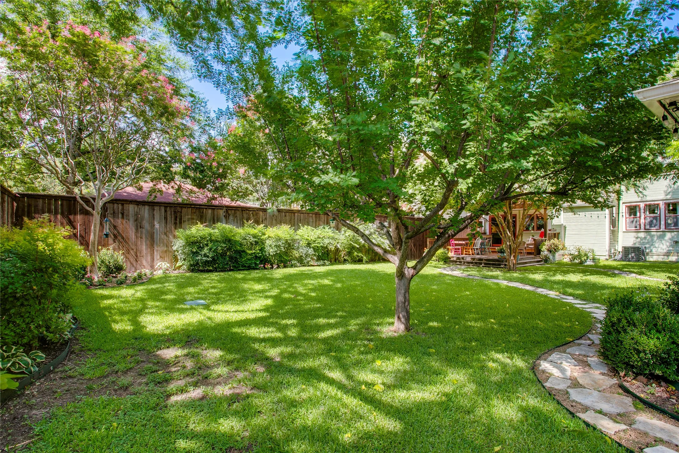Single Family Residence For Sale in Dallas County , 105 S Winnetka Avenue, Dallas, Texas 75208, 3 Bedroom, 3 Bathroom, 2 Garage spaces, 2,503 Sqft, built in 1915, mls#21392762, Real Estate Agent in Dallas, Homes For Sale in Dallas county, Homes For Sale in Dallas, Realtor in Dallas Texas, Real Estate Brokerage Independent Realty Texas, Luminita Cordes Realtor