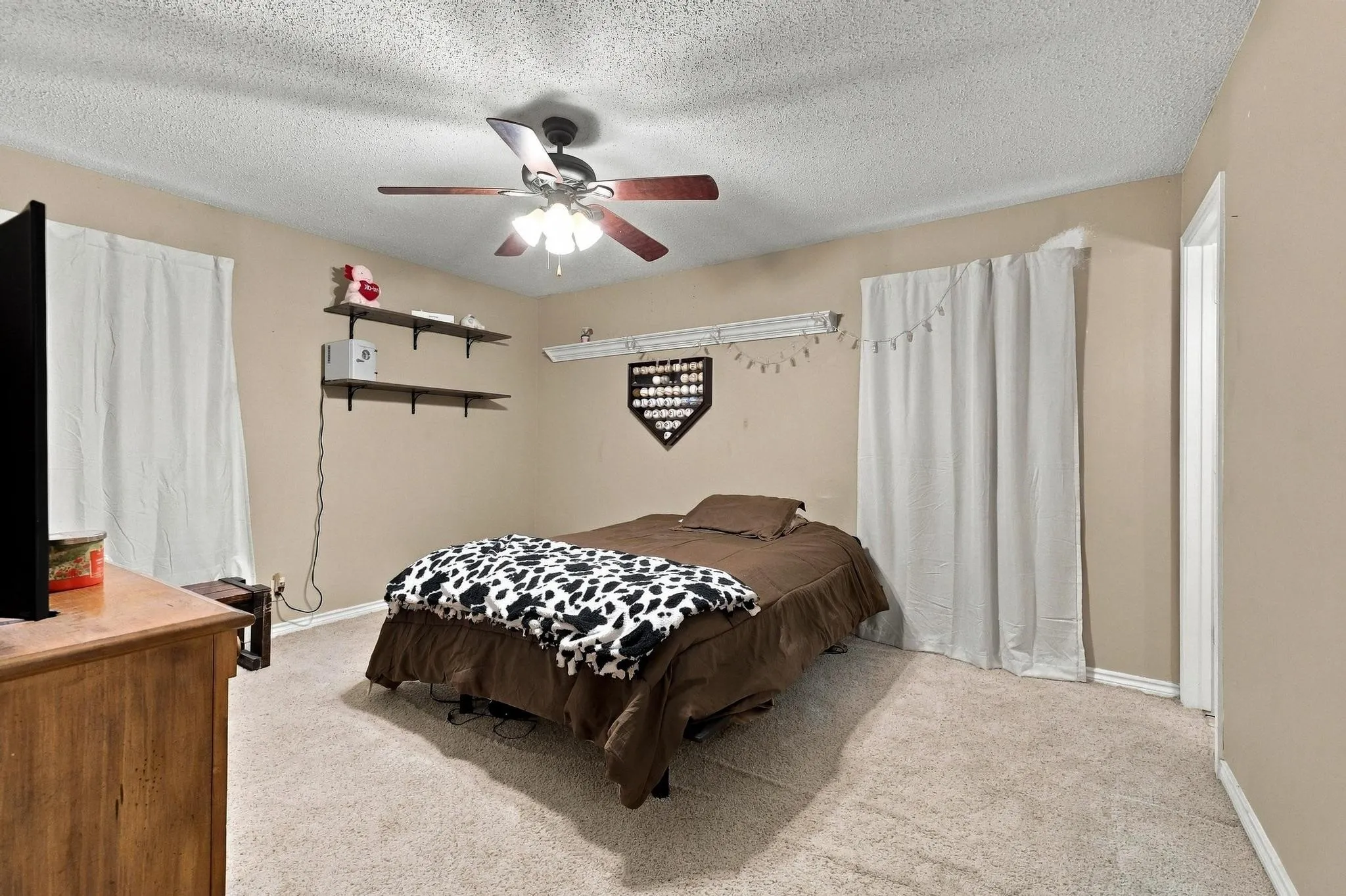 Neutral-toned walls complement the carpeted flooring