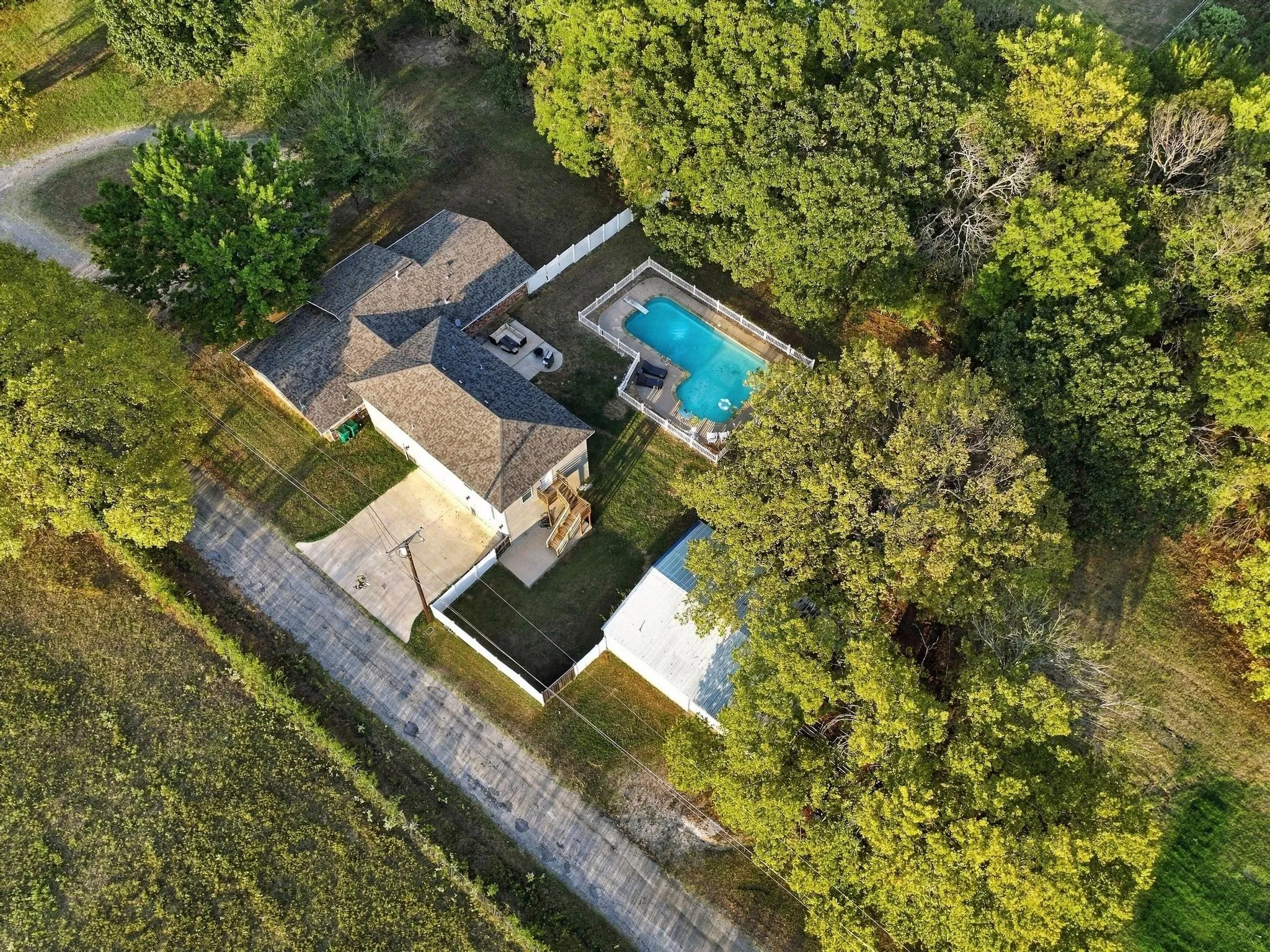 Single Family Residence For Sale in Grayson County , 54 Doty Lane, Denison, Texas 75021, 5 Bedroom, 4 Bathroom, 3 Garage spaces, 3,107 Sqft, built in 1971, mls#21396060, Real Estate Agent in Denison, Homes For Sale in Grayson county, Homes For Sale in Denison, Realtor in Denison Texas, Real Estate Brokerage Independent Realty Texas, Luminita Cordes Realtor