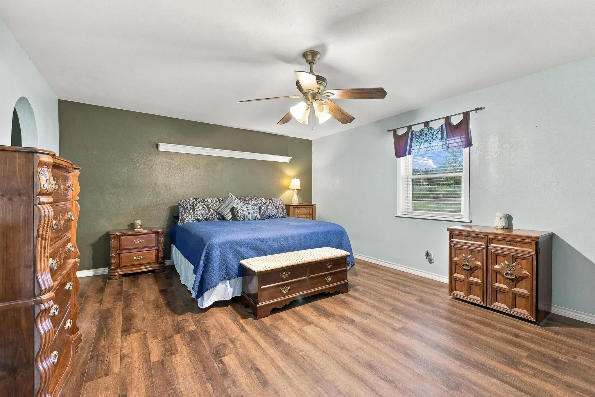 Single Family Residence For Sale in Grayson County , 54 Doty Lane, Denison, Texas 75021, 5 Bedroom, 4 Bathroom, 3 Garage spaces, 3,107 Sqft, built in 1971, mls#21396060, Real Estate Agent in Denison, Homes For Sale in Grayson county, Homes For Sale in Denison, Realtor in Denison Texas, Real Estate Brokerage Independent Realty Texas, Luminita Cordes Realtor