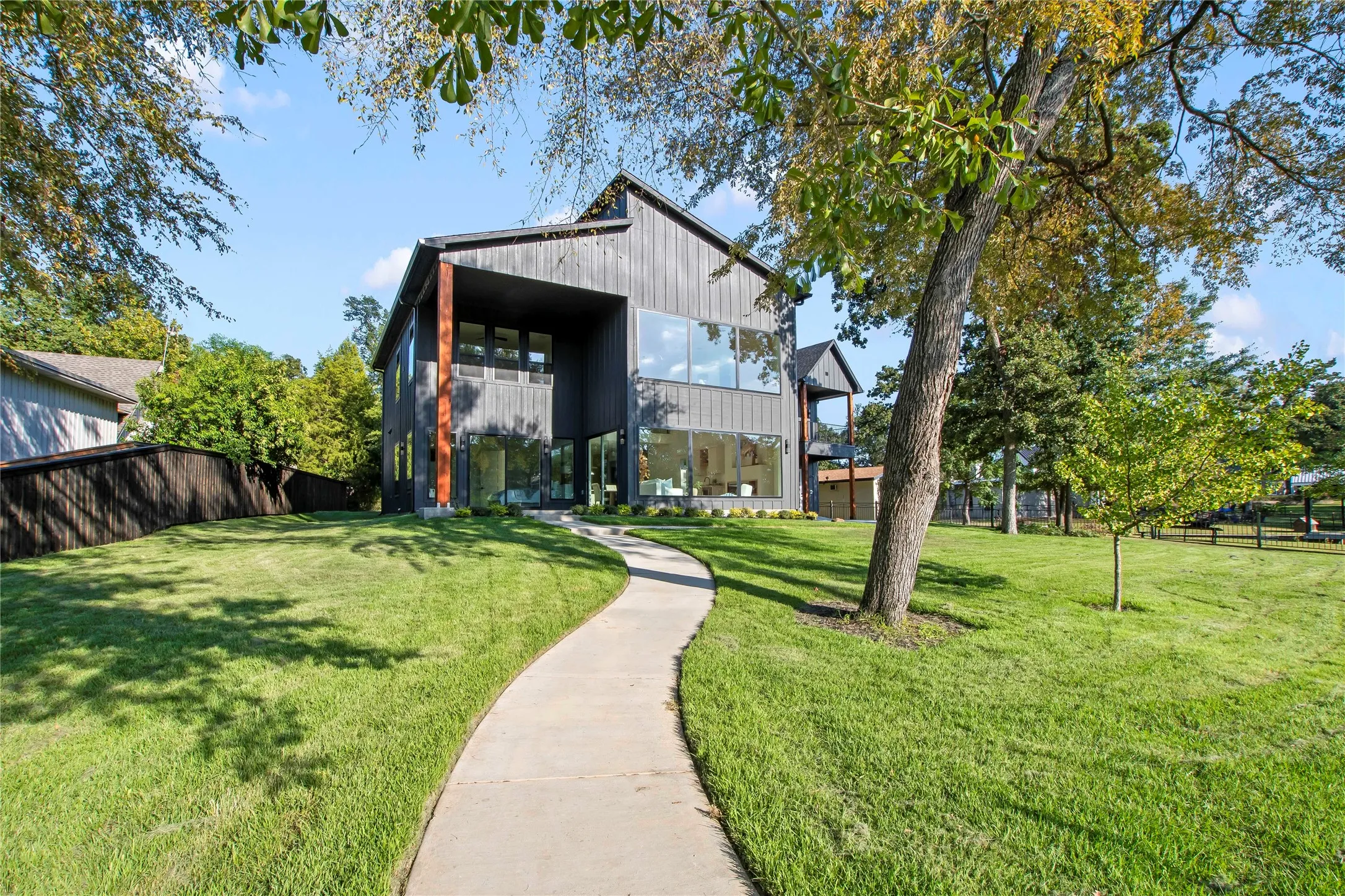 Single Family Residence For Sale in Henderson County , 625 Turner Drive, Trinidad, Texas 75163, 6 Bedroom, 6 Bathroom, 3 Garage spaces, 4,822 Sqft, built in 2026, mls#21382032, Real Estate Agent in Trinidad, Homes For Sale in Henderson county, Homes For Sale in Trinidad, Realtor in Trinidad Texas, Real Estate Brokerage Independent Realty Texas, Luminita Cordes Realtor