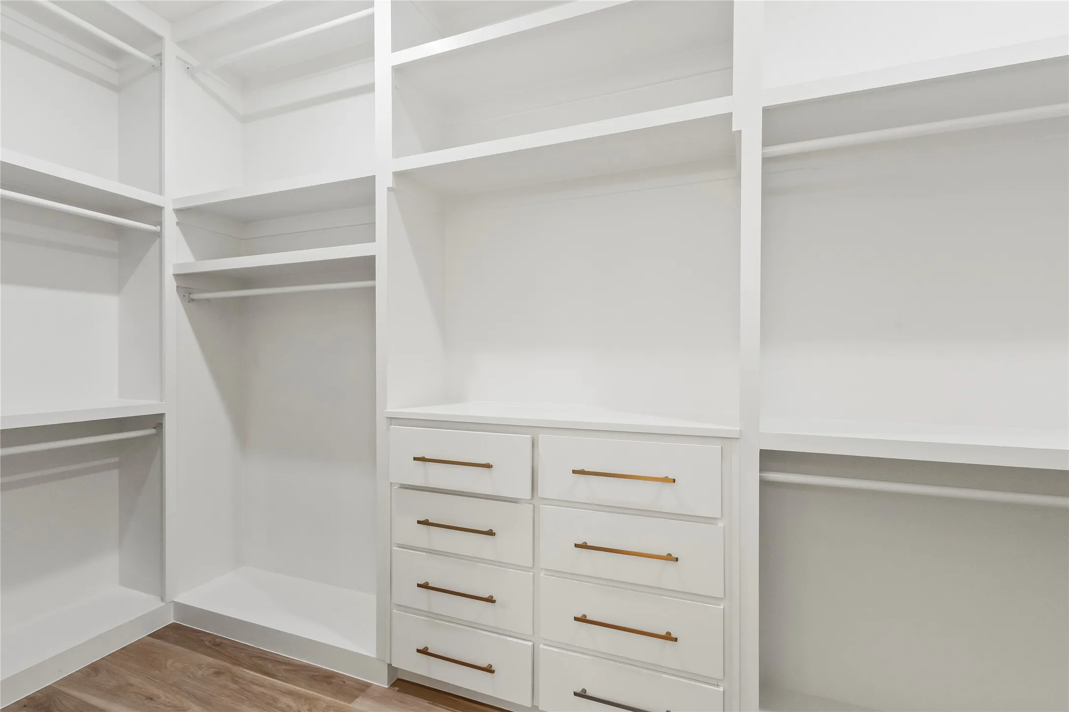Primary suite closet