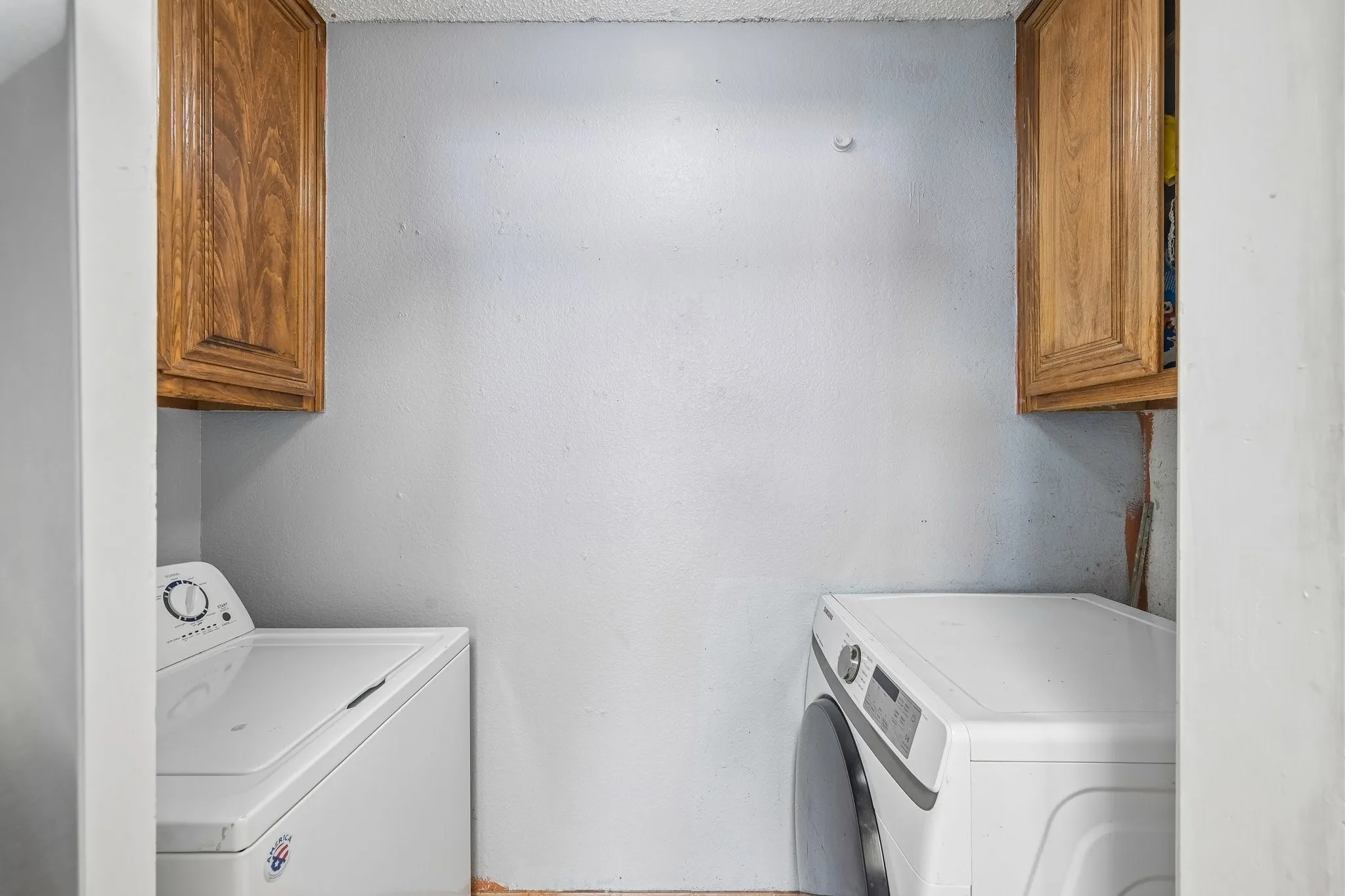 Single Family Residence For Sale in Tarrant County , 609 Ruth Drive, Kennedale, Texas 76060, 3 Bedroom, 2 Bathroom, 2 Garage spaces, 1,290 Sqft, built in 1987, mls#21394462, Real Estate Agent in Kennedale, Homes For Sale in Tarrant county, Homes For Sale in Kennedale, Realtor in Kennedale Texas, Real Estate Brokerage Independent Realty Texas, Luminita Cordes Realtor