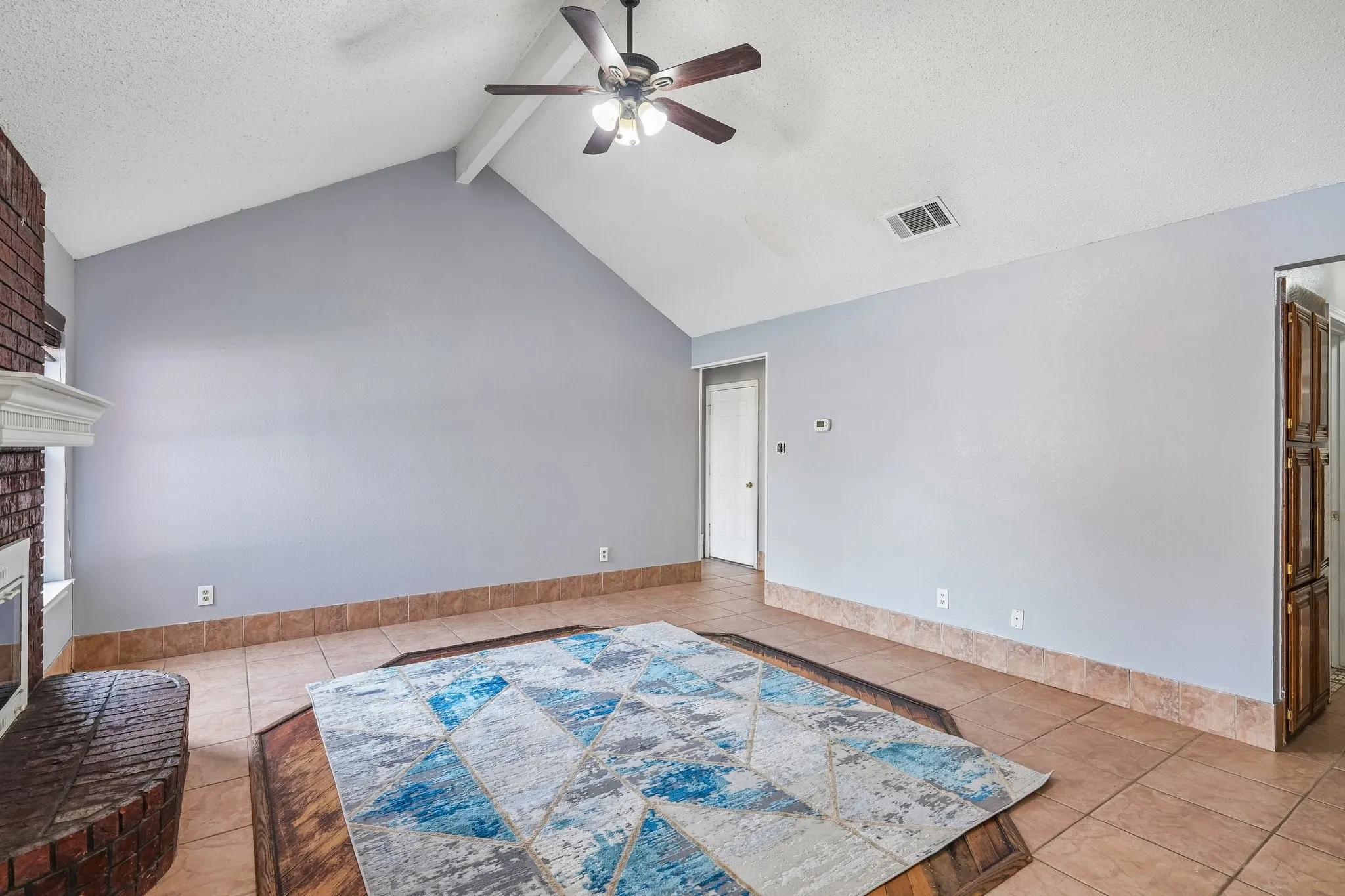 Single Family Residence For Sale in Tarrant County , 609 Ruth Drive, Kennedale, Texas 76060, 3 Bedroom, 2 Bathroom, 2 Garage spaces, 1,290 Sqft, built in 1987, mls#21394462, Real Estate Agent in Kennedale, Homes For Sale in Tarrant county, Homes For Sale in Kennedale, Realtor in Kennedale Texas, Real Estate Brokerage Independent Realty Texas, Luminita Cordes Realtor
