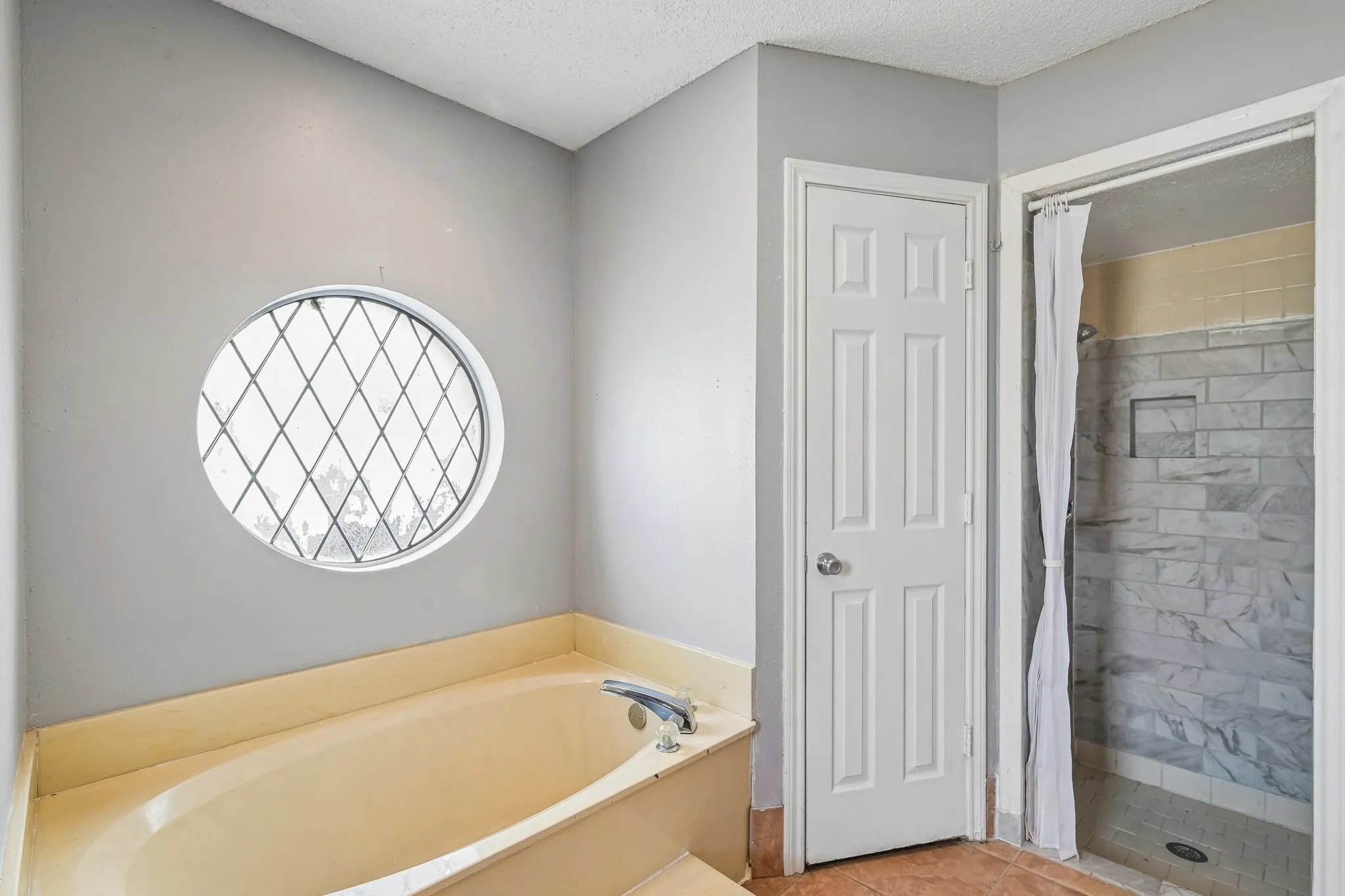 Single Family Residence For Sale in Tarrant County , 609 Ruth Drive, Kennedale, Texas 76060, 3 Bedroom, 2 Bathroom, 2 Garage spaces, 1,290 Sqft, built in 1987, mls#21394462, Real Estate Agent in Kennedale, Homes For Sale in Tarrant county, Homes For Sale in Kennedale, Realtor in Kennedale Texas, Real Estate Brokerage Independent Realty Texas, Luminita Cordes Realtor