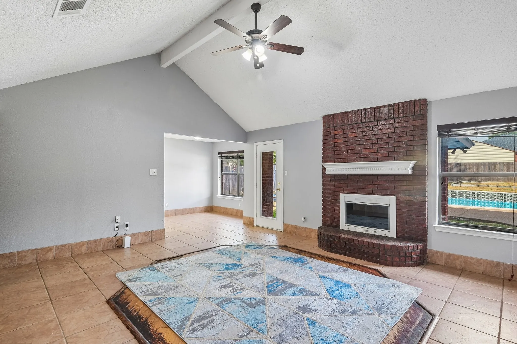 Single Family Residence For Sale in Tarrant County , 609 Ruth Drive, Kennedale, Texas 76060, 3 Bedroom, 2 Bathroom, 2 Garage spaces, 1,290 Sqft, built in 1987, mls#21394462, Real Estate Agent in Kennedale, Homes For Sale in Tarrant county, Homes For Sale in Kennedale, Realtor in Kennedale Texas, Real Estate Brokerage Independent Realty Texas, Luminita Cordes Realtor