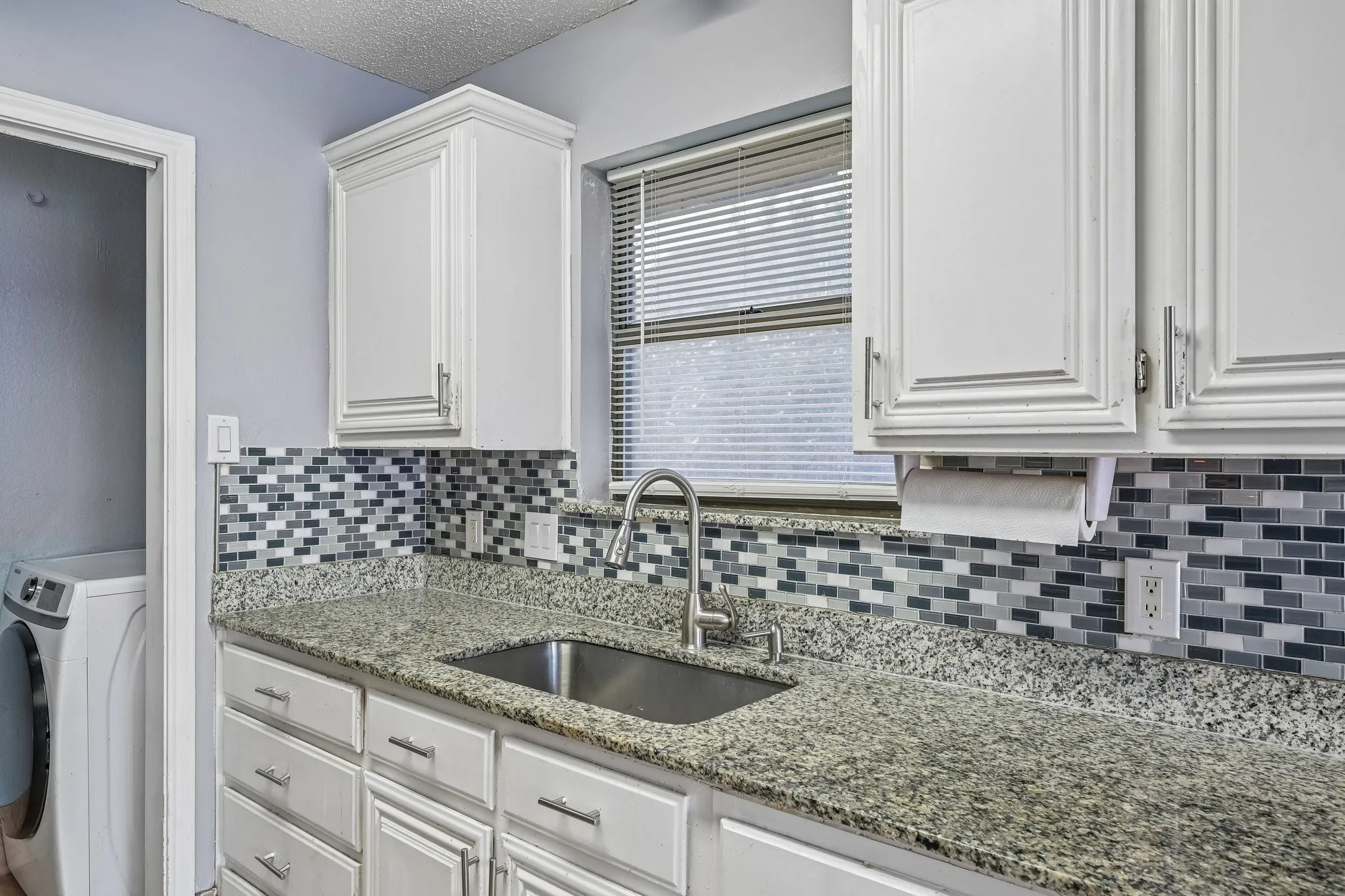 Single Family Residence For Sale in Tarrant County , 609 Ruth Drive, Kennedale, Texas 76060, 3 Bedroom, 2 Bathroom, 2 Garage spaces, 1,290 Sqft, built in 1987, mls#21394462, Real Estate Agent in Kennedale, Homes For Sale in Tarrant county, Homes For Sale in Kennedale, Realtor in Kennedale Texas, Real Estate Brokerage Independent Realty Texas, Luminita Cordes Realtor