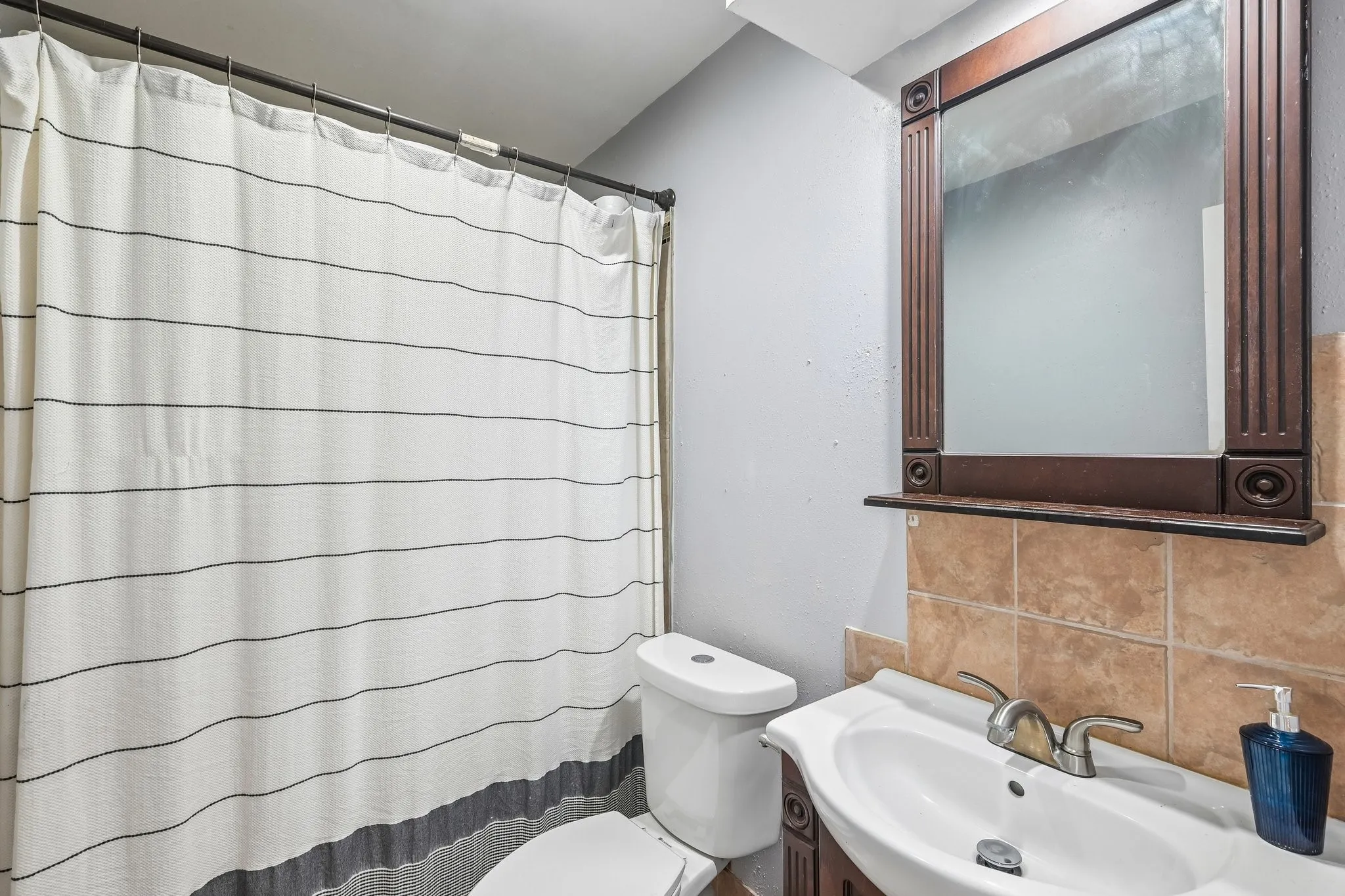 Single Family Residence For Sale in Tarrant County , 609 Ruth Drive, Kennedale, Texas 76060, 3 Bedroom, 2 Bathroom, 2 Garage spaces, 1,290 Sqft, built in 1987, mls#21394462, Real Estate Agent in Kennedale, Homes For Sale in Tarrant county, Homes For Sale in Kennedale, Realtor in Kennedale Texas, Real Estate Brokerage Independent Realty Texas, Luminita Cordes Realtor