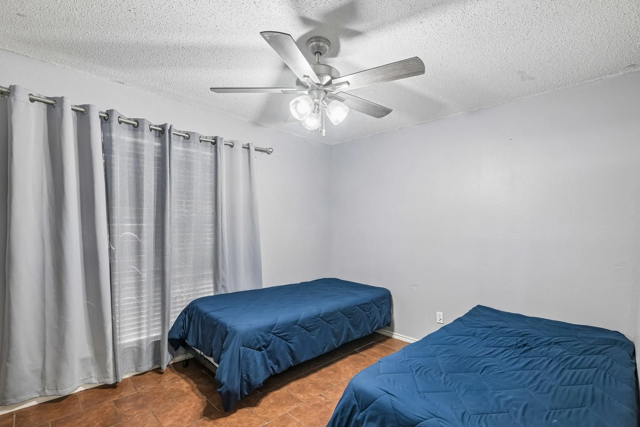 Single Family Residence For Sale in Tarrant County , 609 Ruth Drive, Kennedale, Texas 76060, 3 Bedroom, 2 Bathroom, 2 Garage spaces, 1,290 Sqft, built in 1987, mls#21394462, Real Estate Agent in Kennedale, Homes For Sale in Tarrant county, Homes For Sale in Kennedale, Realtor in Kennedale Texas, Real Estate Brokerage Independent Realty Texas, Luminita Cordes Realtor