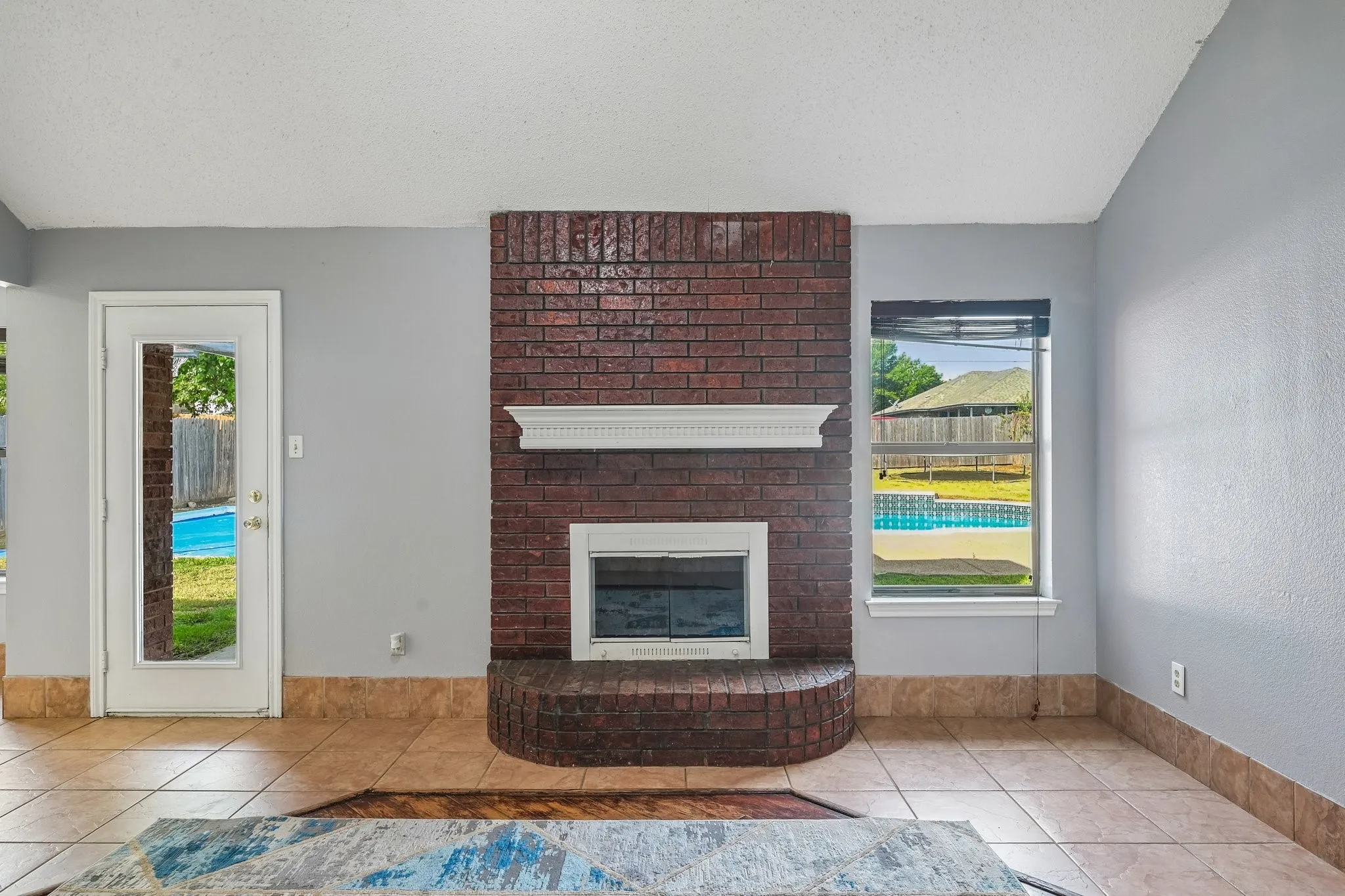 Single Family Residence For Sale in Tarrant County , 609 Ruth Drive, Kennedale, Texas 76060, 3 Bedroom, 2 Bathroom, 2 Garage spaces, 1,290 Sqft, built in 1987, mls#21394462, Real Estate Agent in Kennedale, Homes For Sale in Tarrant county, Homes For Sale in Kennedale, Realtor in Kennedale Texas, Real Estate Brokerage Independent Realty Texas, Luminita Cordes Realtor