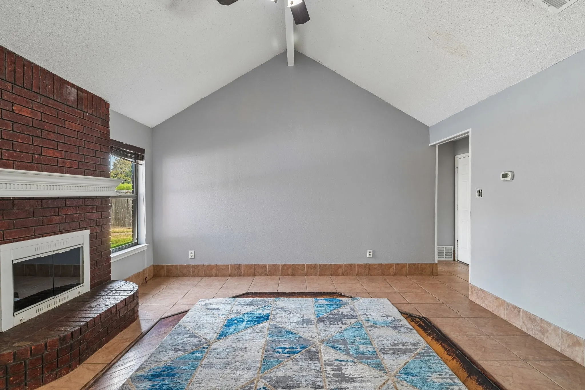 Single Family Residence For Sale in Tarrant County , 609 Ruth Drive, Kennedale, Texas 76060, 3 Bedroom, 2 Bathroom, 2 Garage spaces, 1,290 Sqft, built in 1987, mls#21394462, Real Estate Agent in Kennedale, Homes For Sale in Tarrant county, Homes For Sale in Kennedale, Realtor in Kennedale Texas, Real Estate Brokerage Independent Realty Texas, Luminita Cordes Realtor