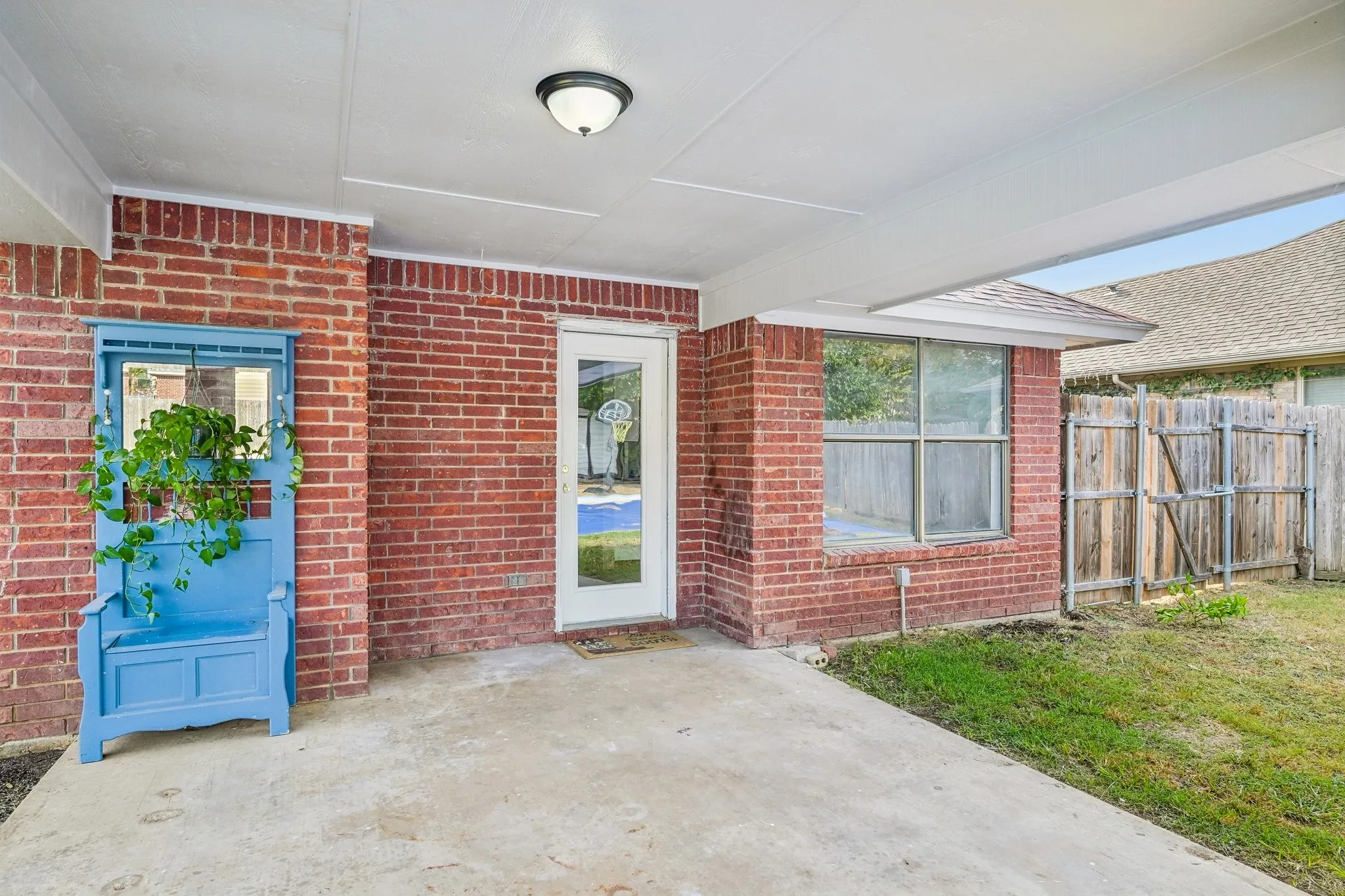 Single Family Residence For Sale in Tarrant County , 609 Ruth Drive, Kennedale, Texas 76060, 3 Bedroom, 2 Bathroom, 2 Garage spaces, 1,290 Sqft, built in 1987, mls#21394462, Real Estate Agent in Kennedale, Homes For Sale in Tarrant county, Homes For Sale in Kennedale, Realtor in Kennedale Texas, Real Estate Brokerage Independent Realty Texas, Luminita Cordes Realtor