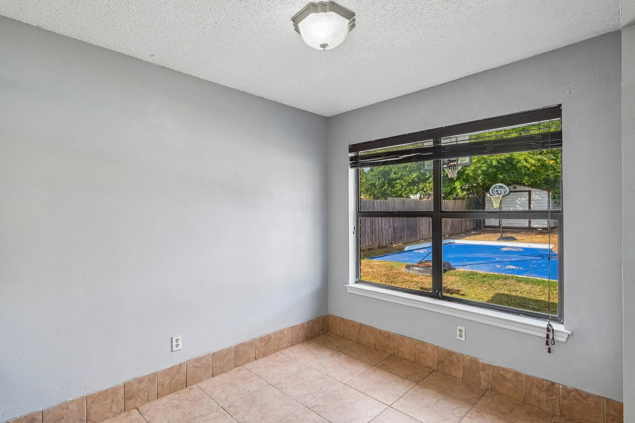 Single Family Residence For Sale in Tarrant County , 609 Ruth Drive, Kennedale, Texas 76060, 3 Bedroom, 2 Bathroom, 2 Garage spaces, 1,290 Sqft, built in 1987, mls#21394462, Real Estate Agent in Kennedale, Homes For Sale in Tarrant county, Homes For Sale in Kennedale, Realtor in Kennedale Texas, Real Estate Brokerage Independent Realty Texas, Luminita Cordes Realtor