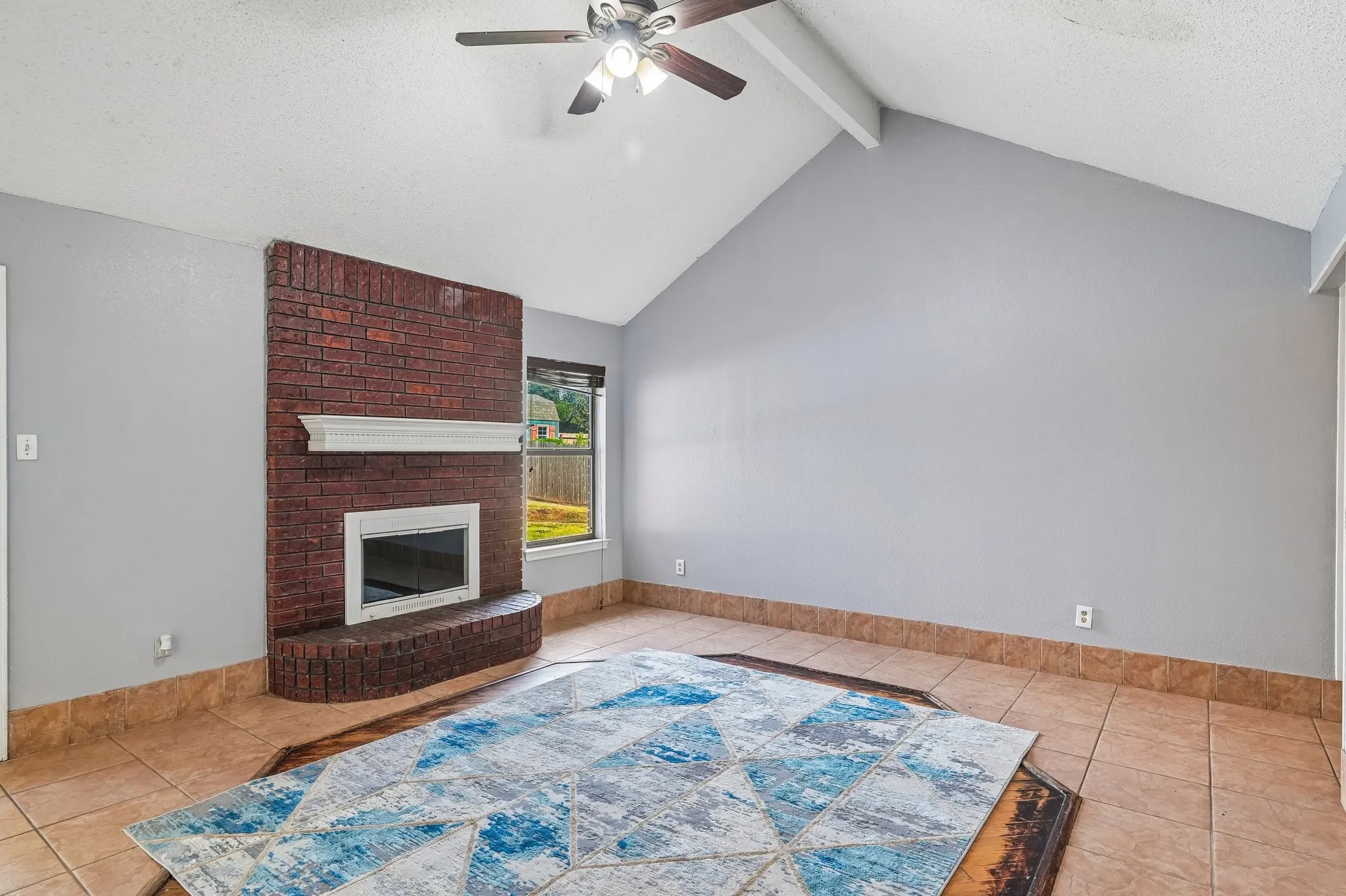 Single Family Residence For Sale in Tarrant County , 609 Ruth Drive, Kennedale, Texas 76060, 3 Bedroom, 2 Bathroom, 2 Garage spaces, 1,290 Sqft, built in 1987, mls#21394462, Real Estate Agent in Kennedale, Homes For Sale in Tarrant county, Homes For Sale in Kennedale, Realtor in Kennedale Texas, Real Estate Brokerage Independent Realty Texas, Luminita Cordes Realtor