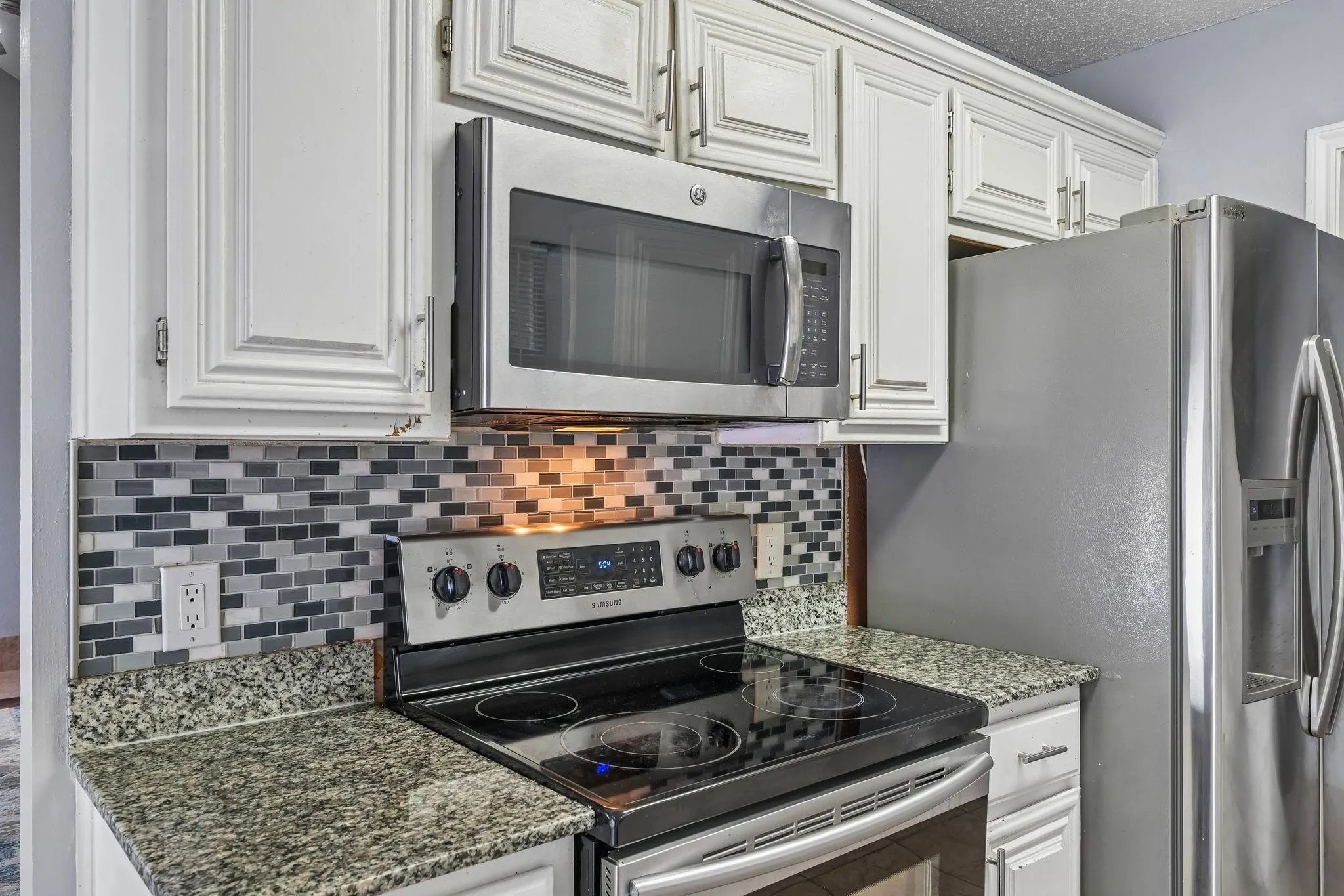 Single Family Residence For Sale in Tarrant County , 609 Ruth Drive, Kennedale, Texas 76060, 3 Bedroom, 2 Bathroom, 2 Garage spaces, 1,290 Sqft, built in 1987, mls#21394462, Real Estate Agent in Kennedale, Homes For Sale in Tarrant county, Homes For Sale in Kennedale, Realtor in Kennedale Texas, Real Estate Brokerage Independent Realty Texas, Luminita Cordes Realtor
