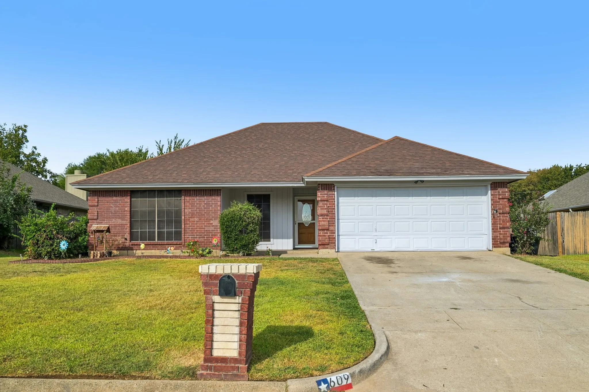 Single Family Residence For Sale in Tarrant County , 609 Ruth Drive, Kennedale, Texas 76060, 3 Bedroom, 2 Bathroom, 2 Garage spaces, 1,290 Sqft, built in 1987, mls#21394462, Real Estate Agent in Kennedale, Homes For Sale in Tarrant county, Homes For Sale in Kennedale, Realtor in Kennedale Texas, Real Estate Brokerage Independent Realty Texas, Luminita Cordes Realtor