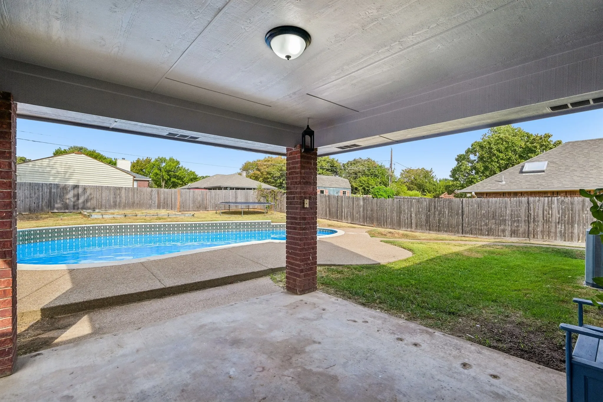 Single Family Residence For Sale in Tarrant County , 609 Ruth Drive, Kennedale, Texas 76060, 3 Bedroom, 2 Bathroom, 2 Garage spaces, 1,290 Sqft, built in 1987, mls#21394462, Real Estate Agent in Kennedale, Homes For Sale in Tarrant county, Homes For Sale in Kennedale, Realtor in Kennedale Texas, Real Estate Brokerage Independent Realty Texas, Luminita Cordes Realtor