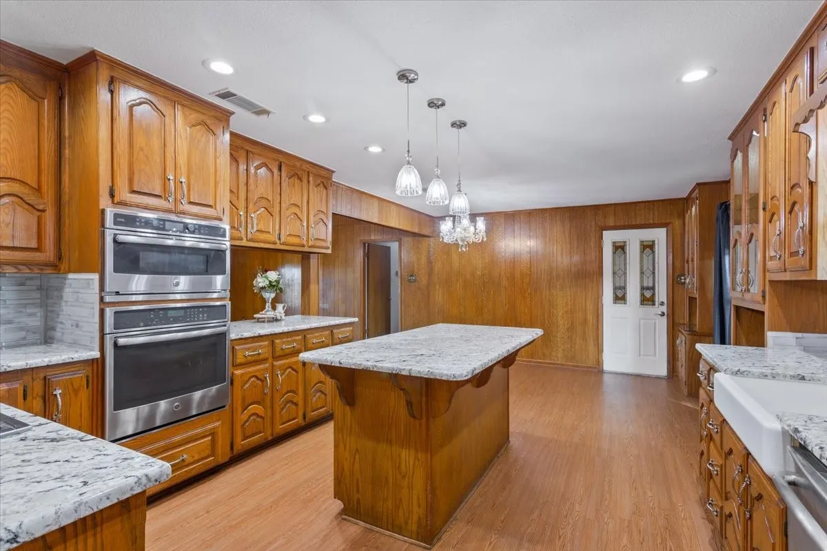 Single Family Residence For Sale in Mc Lennan County , 670 Berger Road, West, Texas 76691, 3 Bedroom, 2 Bathroom, 4 Garage spaces, 2,165 Sqft, built in 1984, mls#21396173, Real Estate Agent in West, Homes For Sale in Mc Lennan county, Homes For Sale in West, Realtor in West Texas, Real Estate Brokerage Independent Realty Texas, Luminita Cordes Realtor