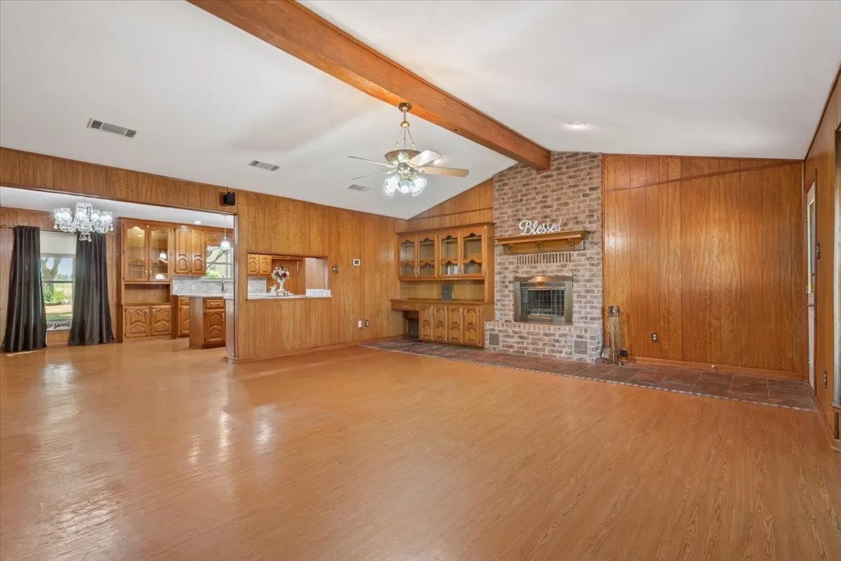 Single Family Residence For Sale in Mc Lennan County , 670 Berger Road, West, Texas 76691, 3 Bedroom, 2 Bathroom, 4 Garage spaces, 2,165 Sqft, built in 1984, mls#21396173, Real Estate Agent in West, Homes For Sale in Mc Lennan county, Homes For Sale in West, Realtor in West Texas, Real Estate Brokerage Independent Realty Texas, Luminita Cordes Realtor