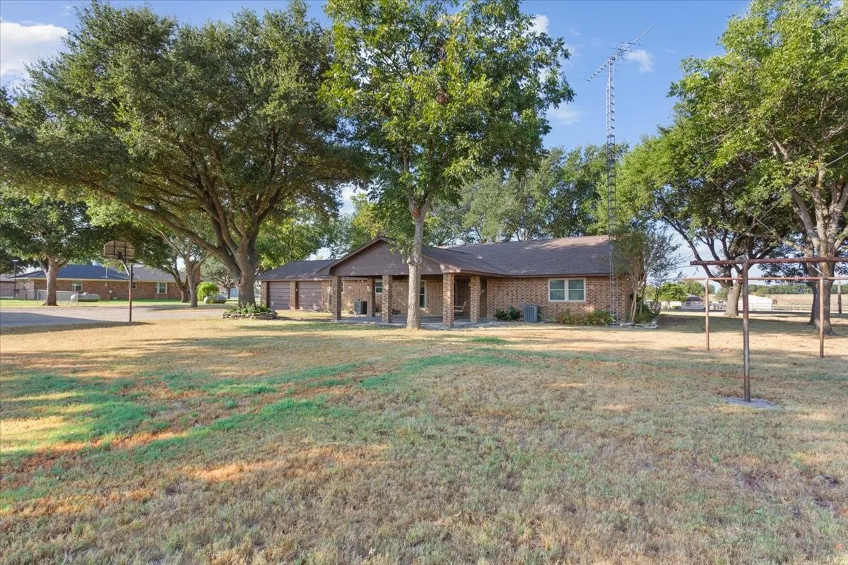 Single Family Residence For Sale in Mc Lennan County , 670 Berger Road, West, Texas 76691, 3 Bedroom, 2 Bathroom, 4 Garage spaces, 2,165 Sqft, built in 1984, mls#21396173, Real Estate Agent in West, Homes For Sale in Mc Lennan county, Homes For Sale in West, Realtor in West Texas, Real Estate Brokerage Independent Realty Texas, Luminita Cordes Realtor