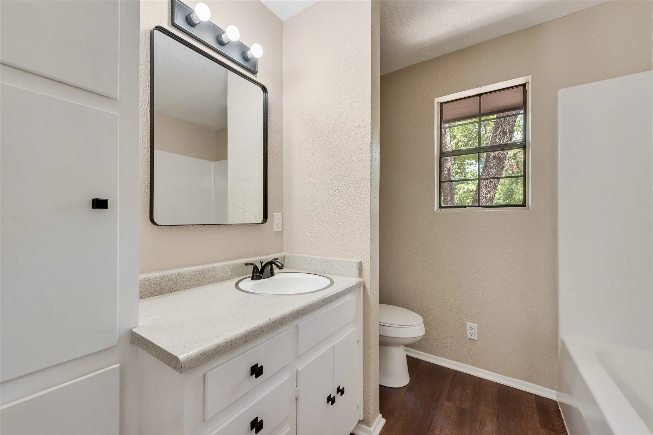 Single Family Residence For Sale in Parker County , 294 Thomas Len Road, Azle, Texas 76020, 6 Bedroom, 4 Bathroom, 1 Garage spaces, 2,667 Sqft, built in 1980, mls#21396126, Real Estate Agent in Azle, Homes For Sale in Parker county, Homes For Sale in Azle, Realtor in Azle Texas, Real Estate Brokerage Independent Realty Texas, Luminita Cordes Realtor