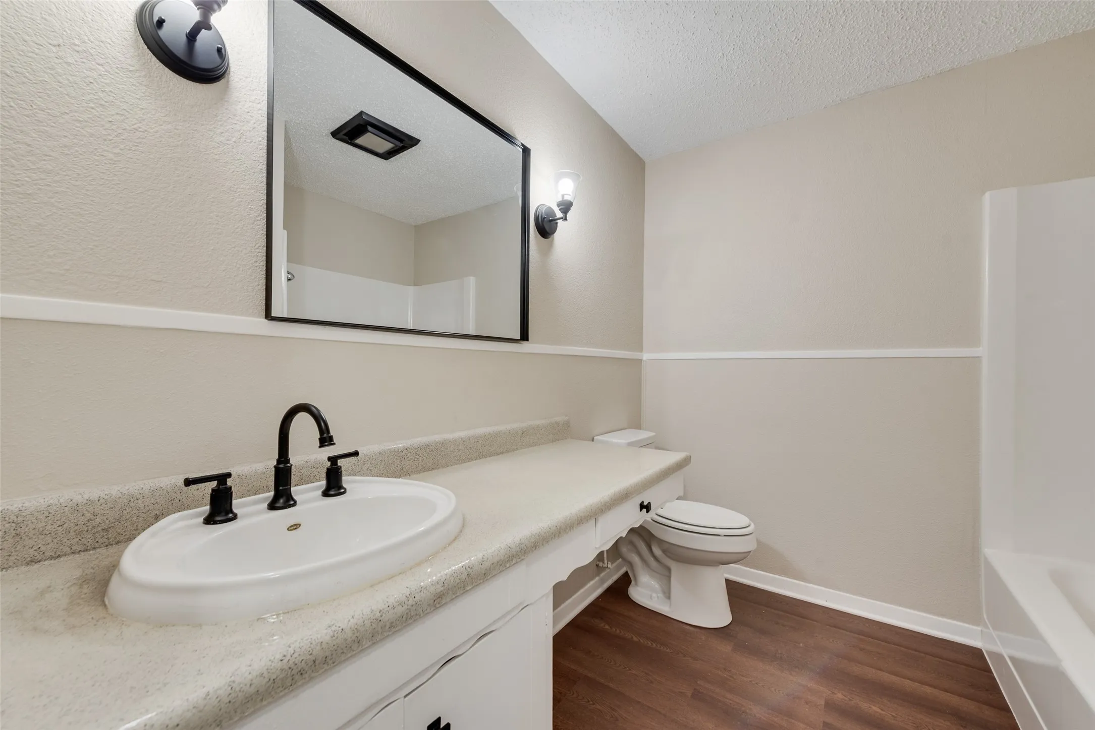 Single Family Residence For Sale in Parker County , 294 Thomas Len Road, Azle, Texas 76020, 6 Bedroom, 4 Bathroom, 1 Garage spaces, 2,667 Sqft, built in 1980, mls#21396126, Real Estate Agent in Azle, Homes For Sale in Parker county, Homes For Sale in Azle, Realtor in Azle Texas, Real Estate Brokerage Independent Realty Texas, Luminita Cordes Realtor