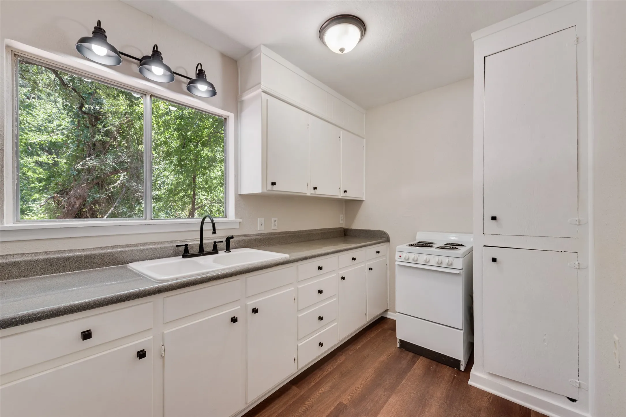 2/1 *updated appliances not seen in this photo