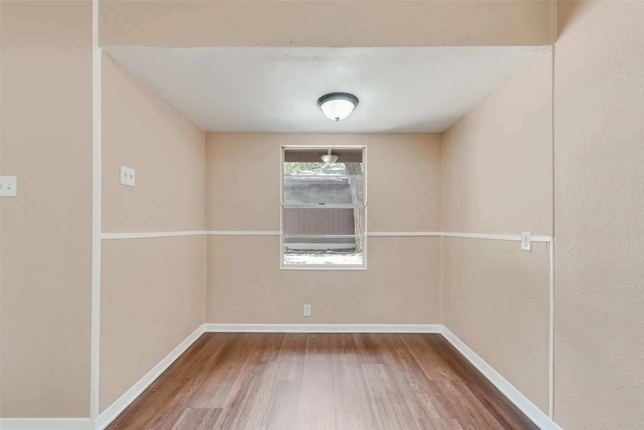 1/1 *updated appliances not seen in this photo