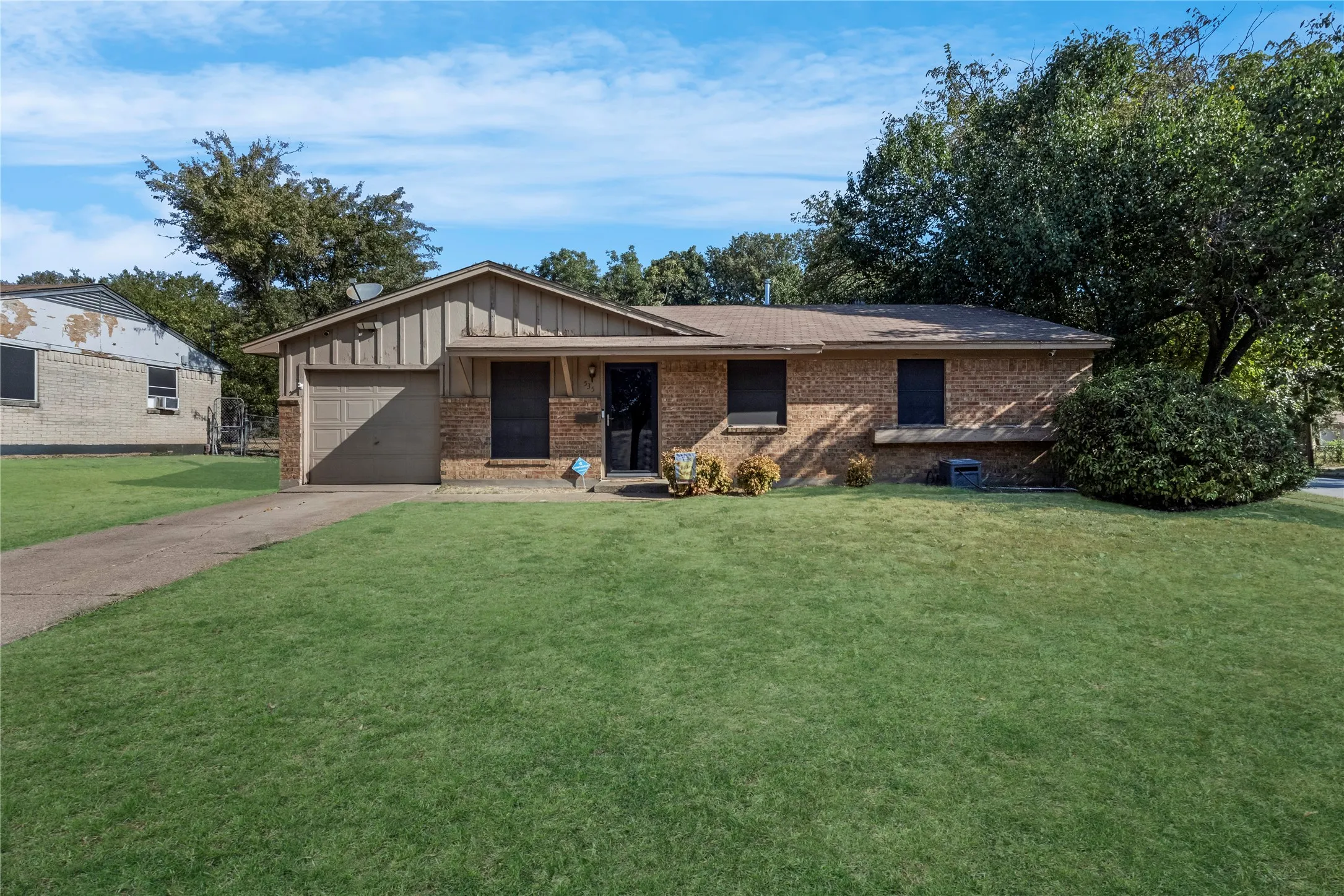 Single Family Residence For Sale in Dallas County , 535 Thrush Avenue, Duncanville, Texas 75116, 3 Bedroom, 1 Bathroom, 1 Garage spaces, 1,029 Sqft, built in 1963, mls#21396663, Real Estate Agent in Duncanville, Homes For Sale in Dallas county, Homes For Sale in Duncanville, Realtor in Duncanville Texas, Real Estate Brokerage Independent Realty Texas, Luminita Cordes Realtor