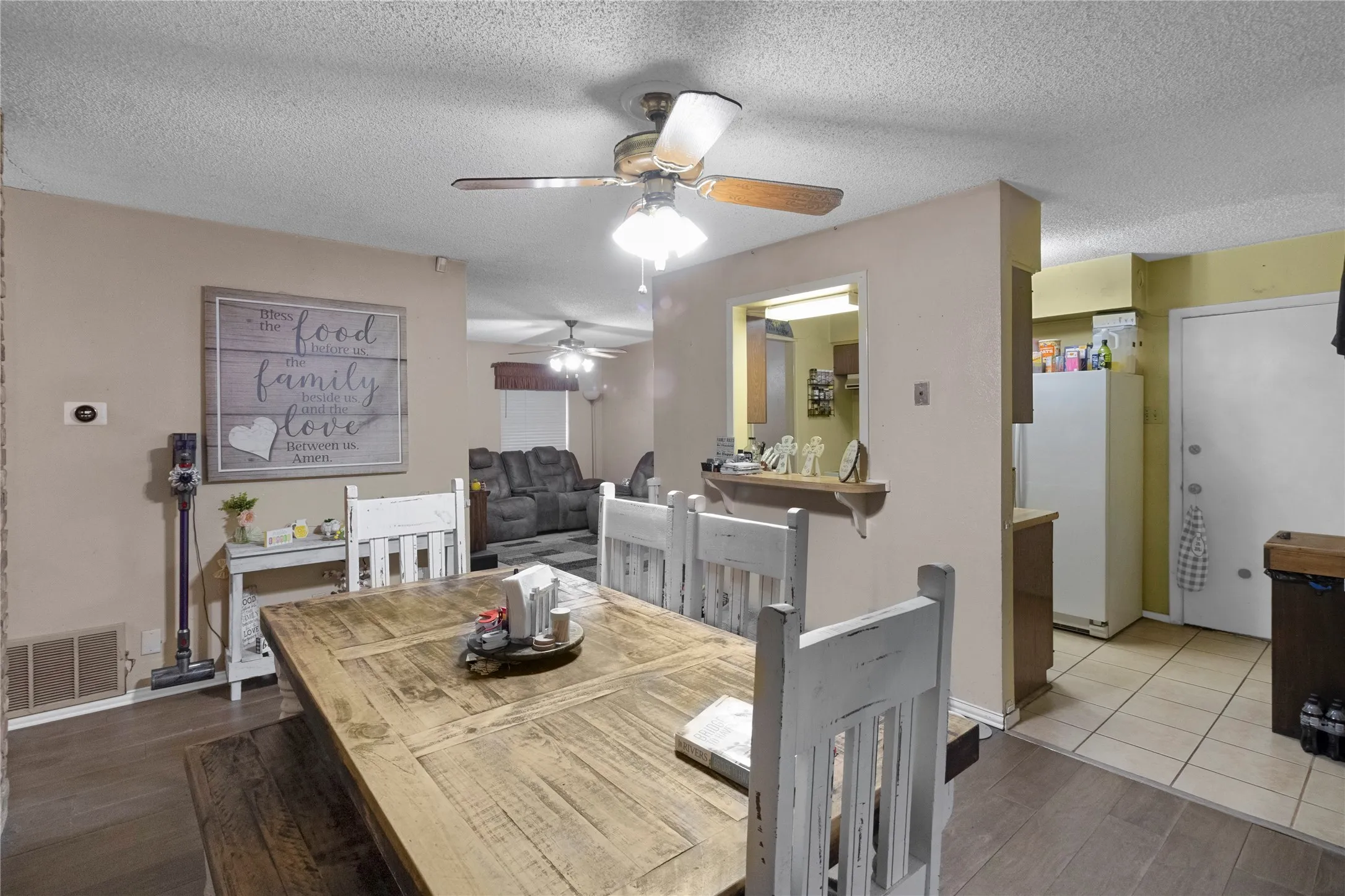 Single Family Residence For Sale in Dallas County , 535 Thrush Avenue, Duncanville, Texas 75116, 3 Bedroom, 1 Bathroom, 1 Garage spaces, 1,029 Sqft, built in 1963, mls#21396663, Real Estate Agent in Duncanville, Homes For Sale in Dallas county, Homes For Sale in Duncanville, Realtor in Duncanville Texas, Real Estate Brokerage Independent Realty Texas, Luminita Cordes Realtor