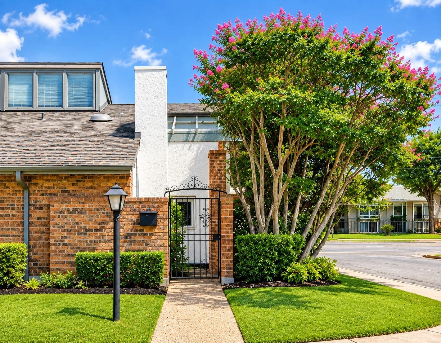 Townhouse For Sale in Dallas County , 12502 Burninglog Lane, Dallas, Texas 75243, 3 Bedroom, 2 Bathroom, 2 Garage spaces, 1,760 Sqft, built in 1973, mls#21360859, Real Estate Agent in Dallas, Homes For Sale in Dallas county, Homes For Sale in Dallas, Realtor in Dallas Texas, Real Estate Brokerage Independent Realty Texas, Luminita Cordes Realtor